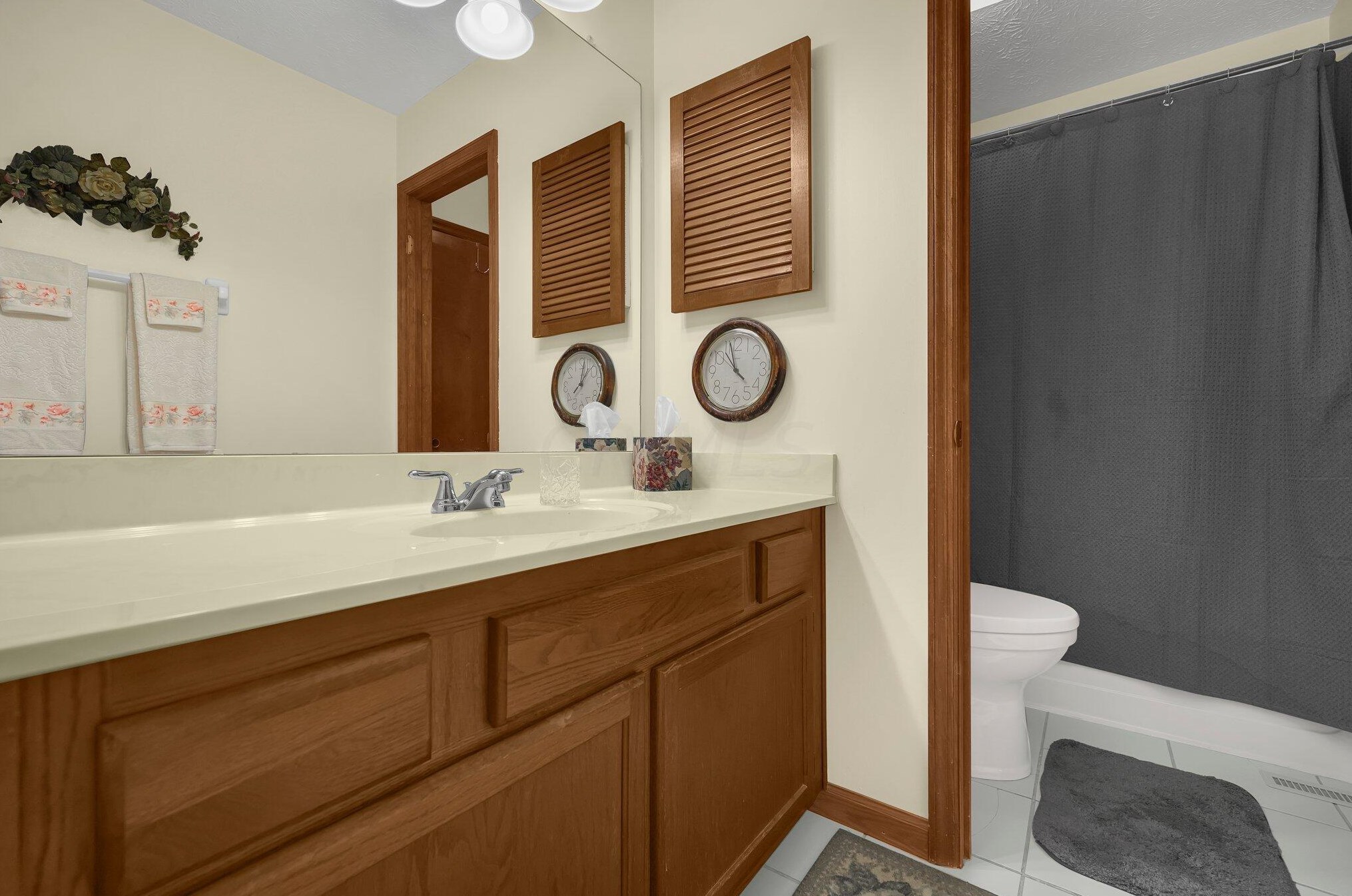 5280 Wood Run Blvd, Columbus OH 43220-7305 exterior