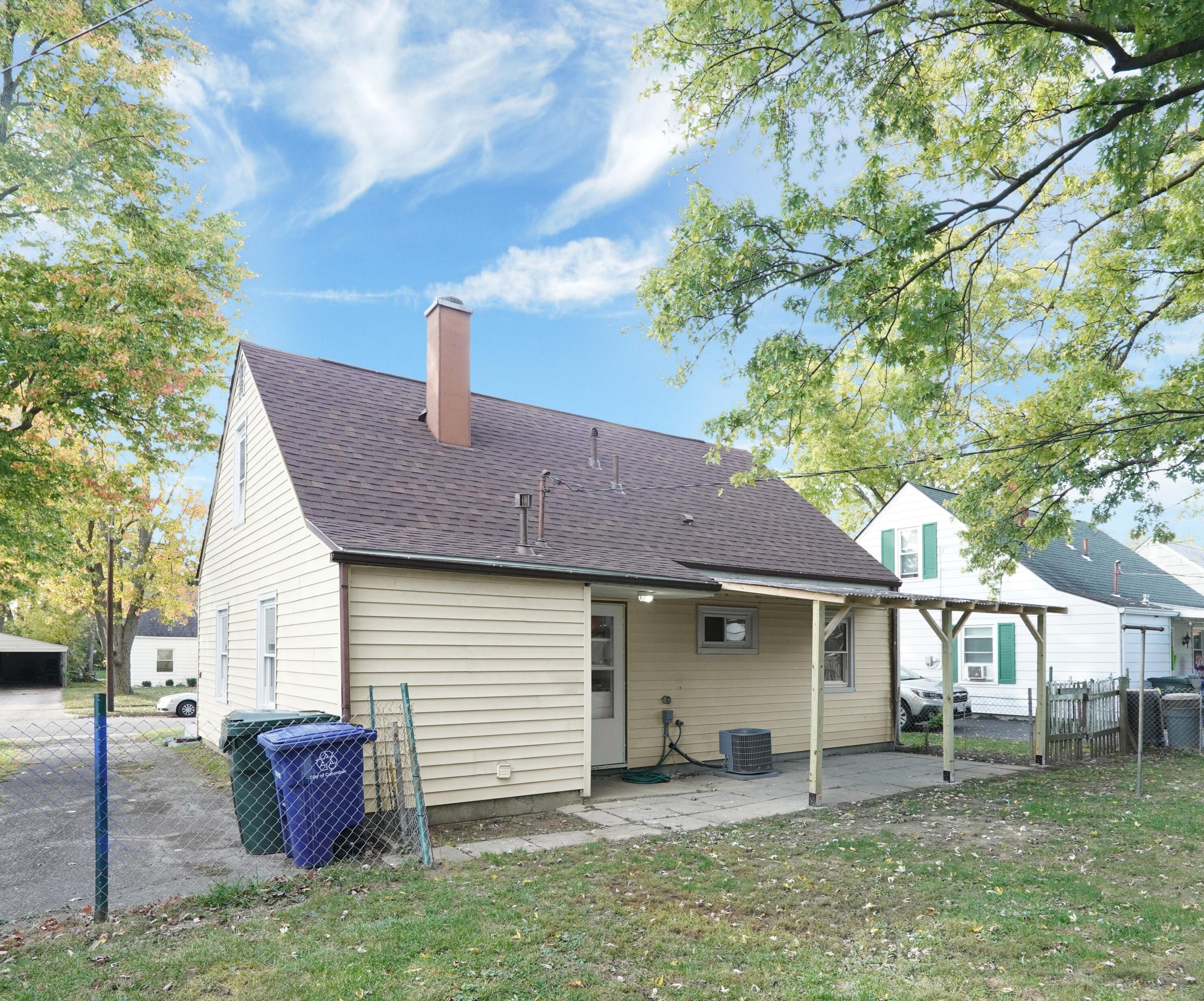 3760 Eisenhower Rd, Columbus OH  43224-2628 exterior