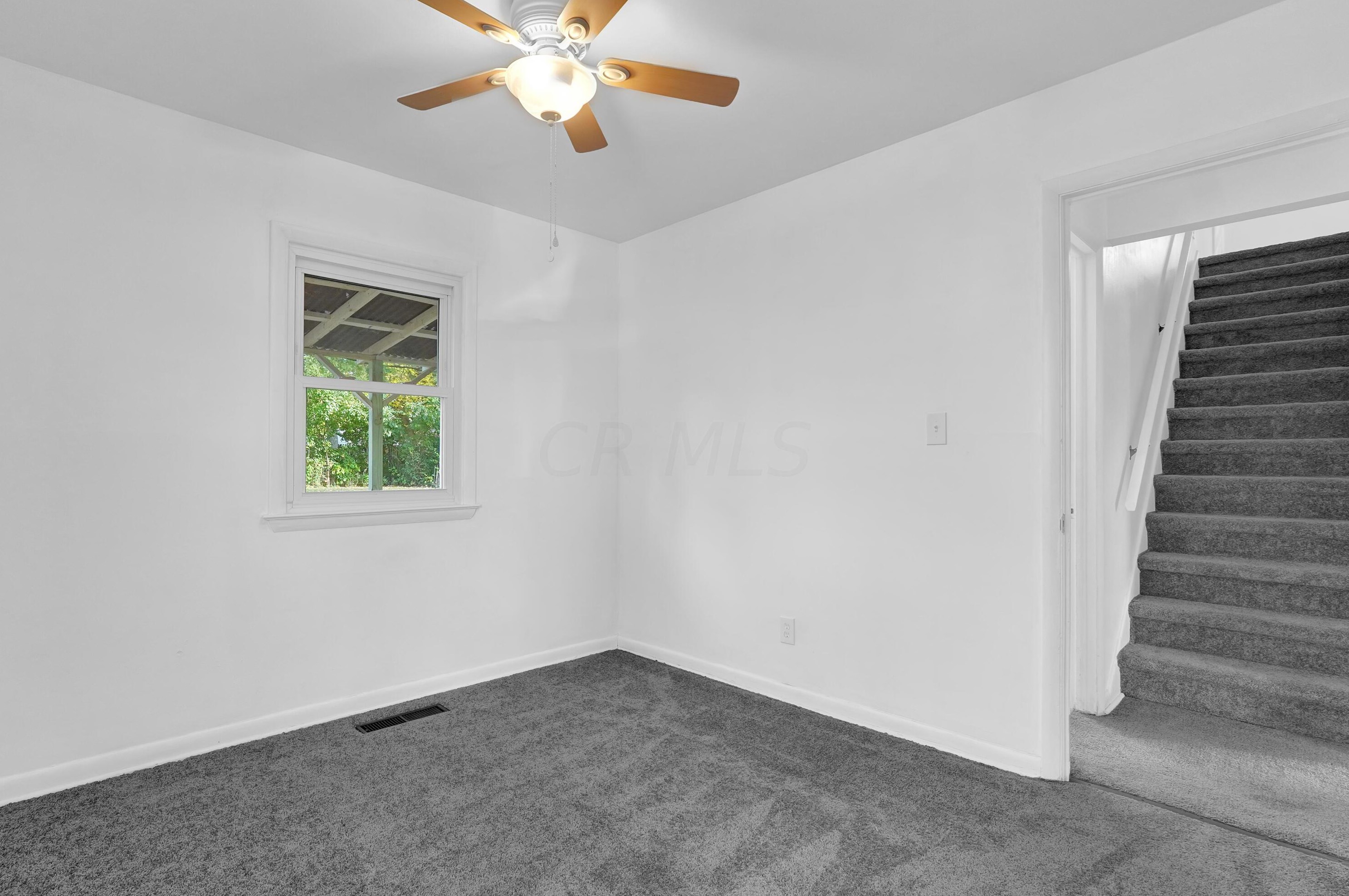 3760 Eisenhower Rd, Columbus OH  43224-2628 exterior