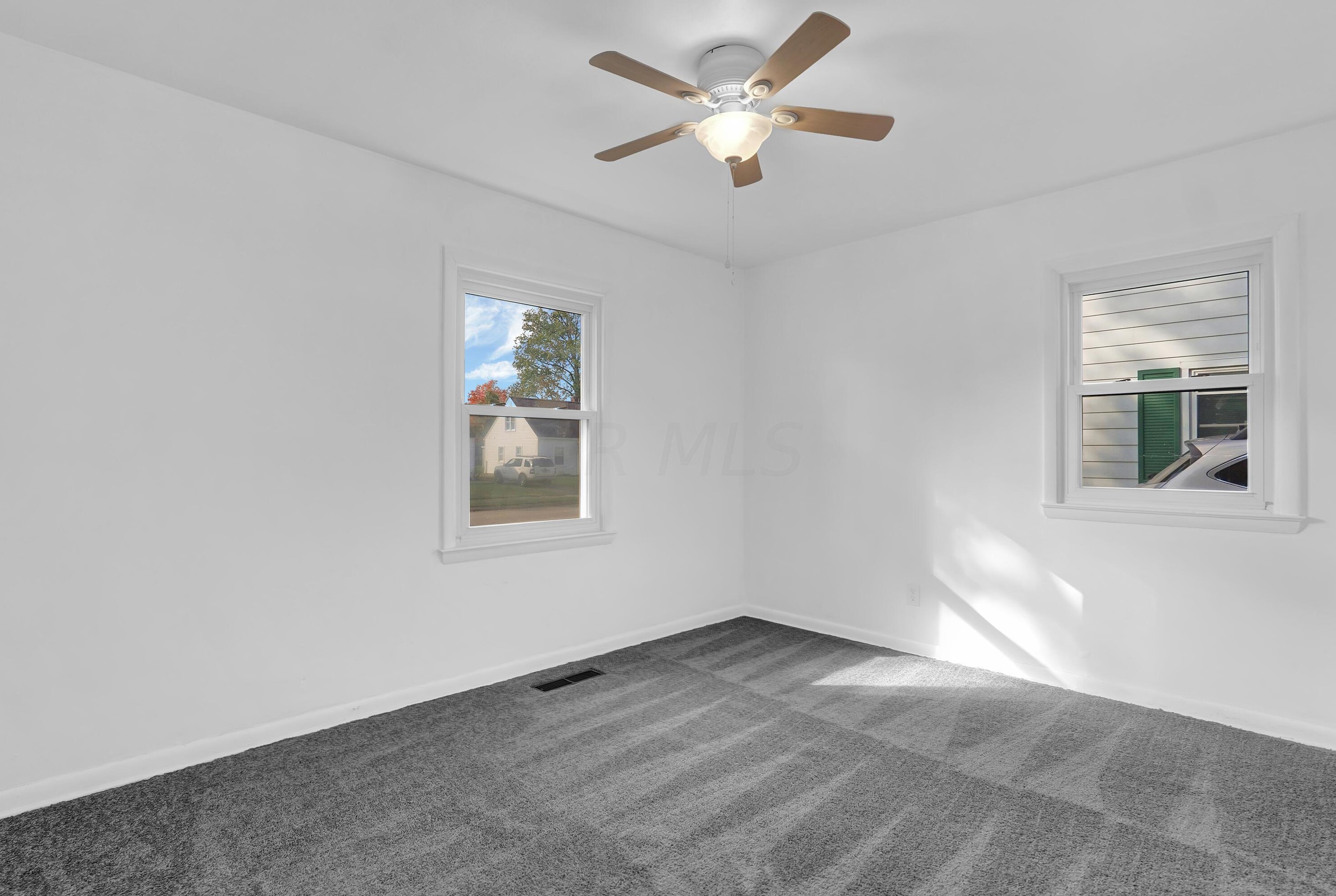 3760 Eisenhower Rd, Columbus OH  43224-2628 exterior