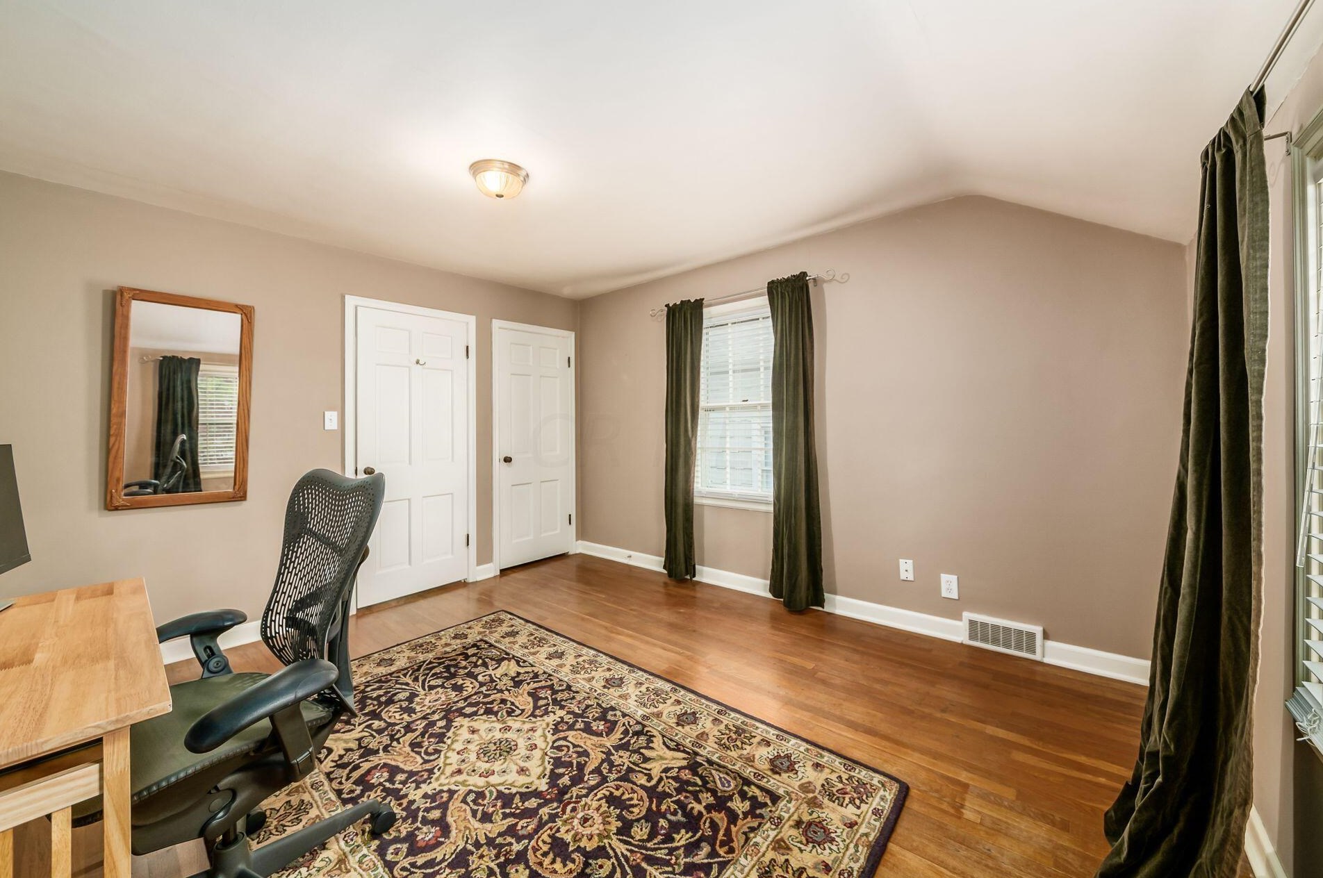 105 Henderson Rd, Columbus OH 43214-2404 exterior