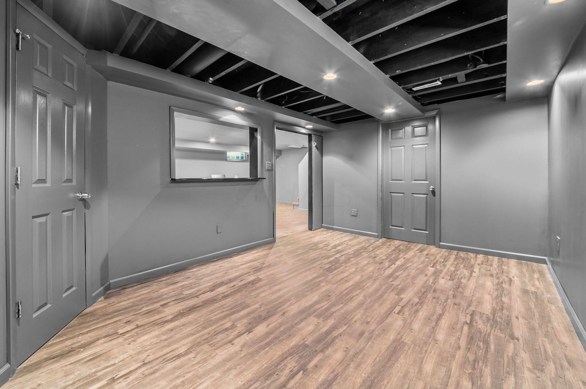 105 Henderson Rd, Columbus OH 43214-2404 exterior