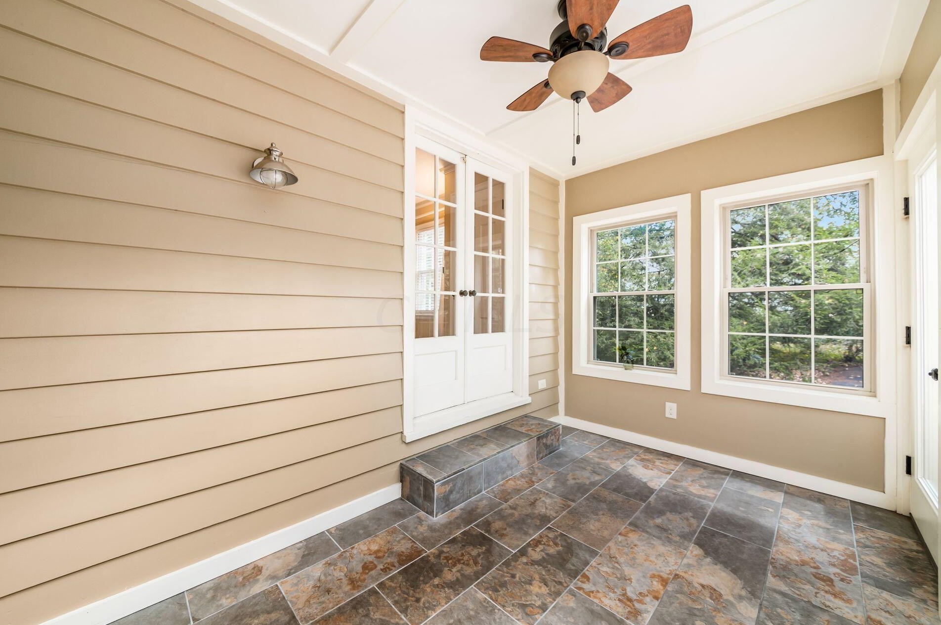 105 Henderson Rd, Columbus OH 43214-2404 exterior