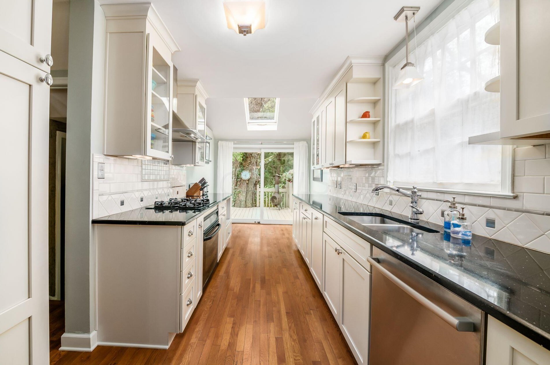 105 Henderson Rd, Columbus OH 43214-2404 exterior