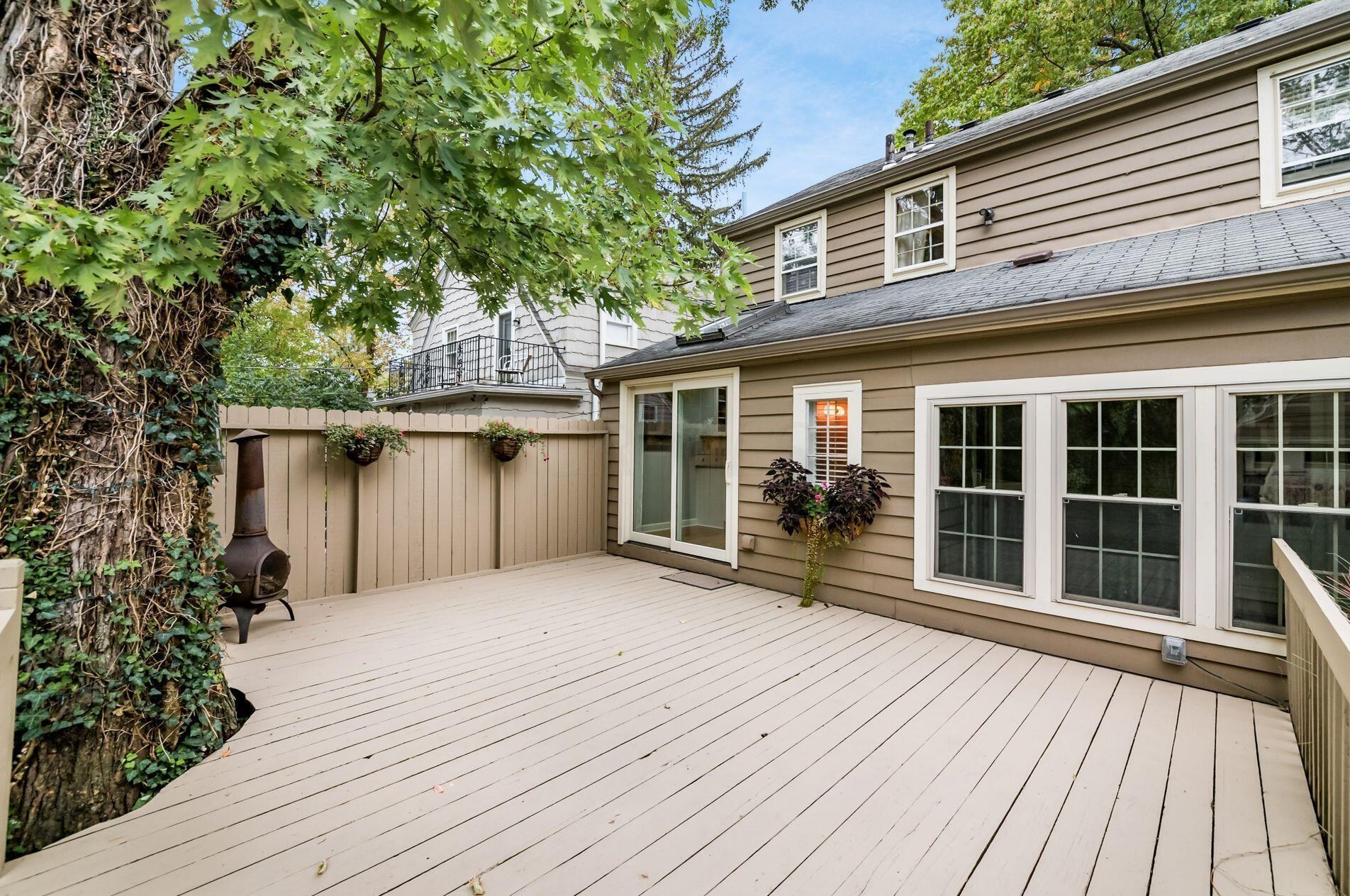 105 Henderson Rd, Columbus OH 43214-2404 exterior