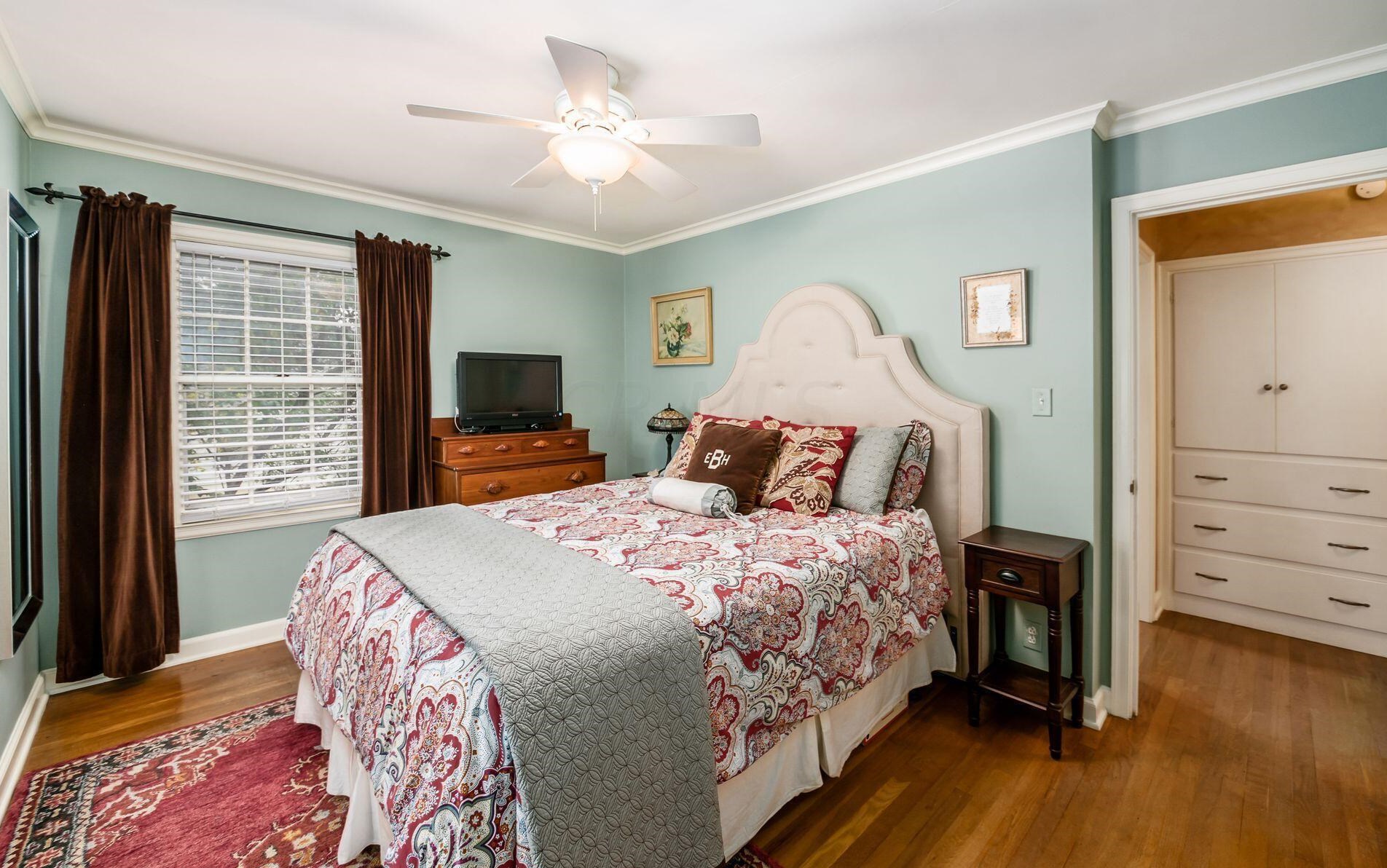 105 Henderson Rd, Columbus OH 43214-2404 exterior