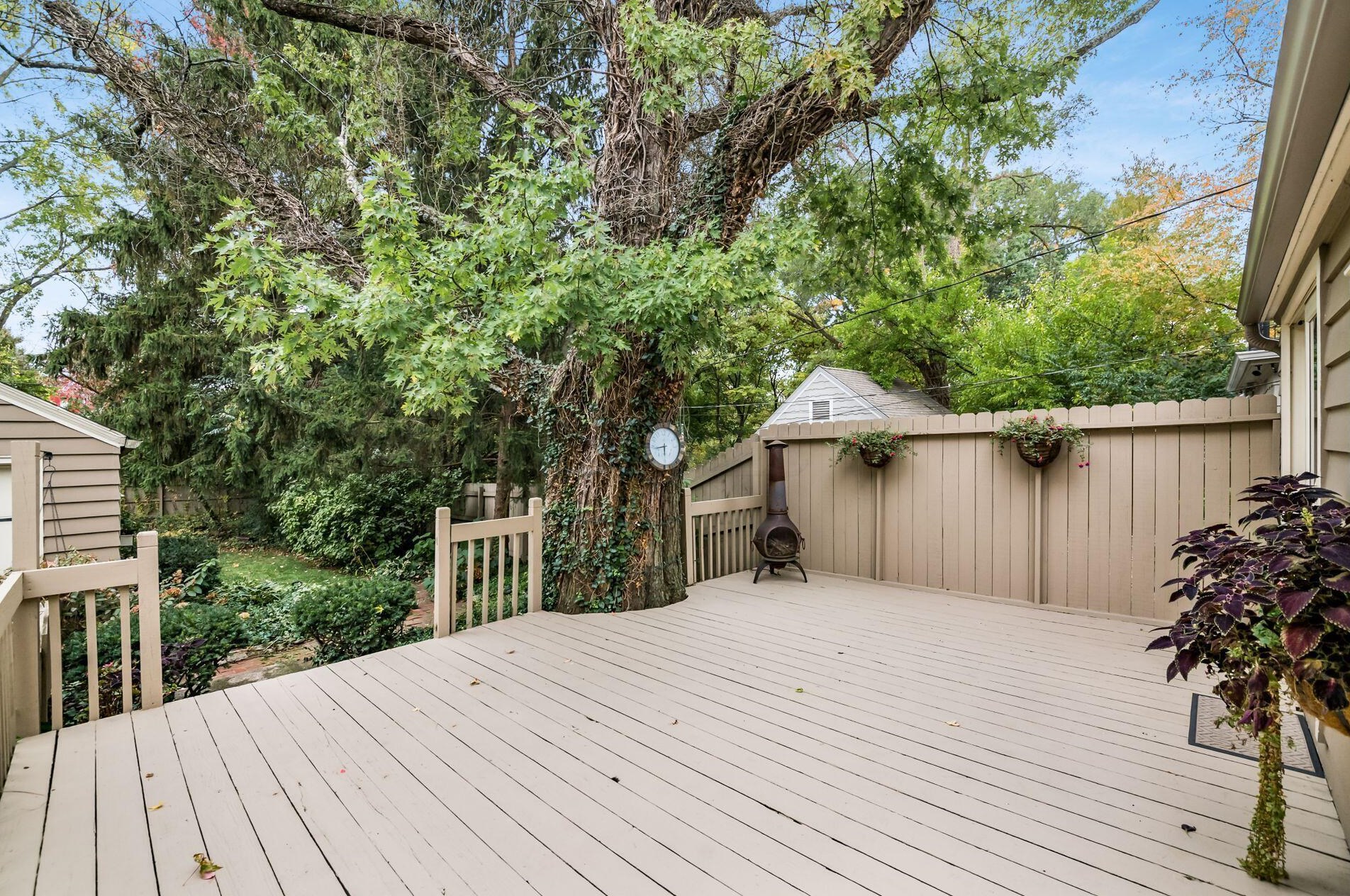 105 Henderson Rd, Columbus OH 43214-2404 exterior