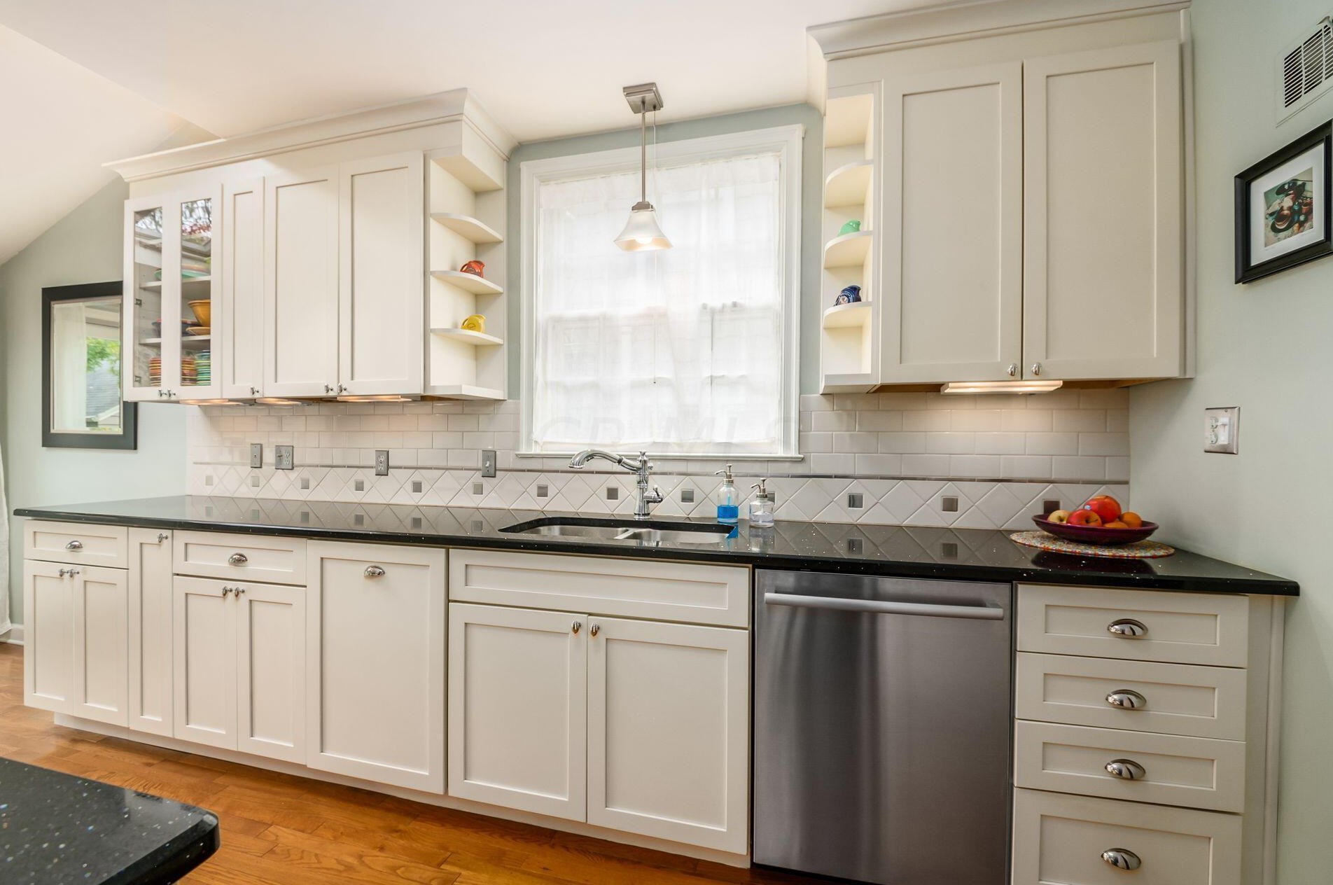 105 Henderson Rd, Columbus OH 43214-2404 exterior