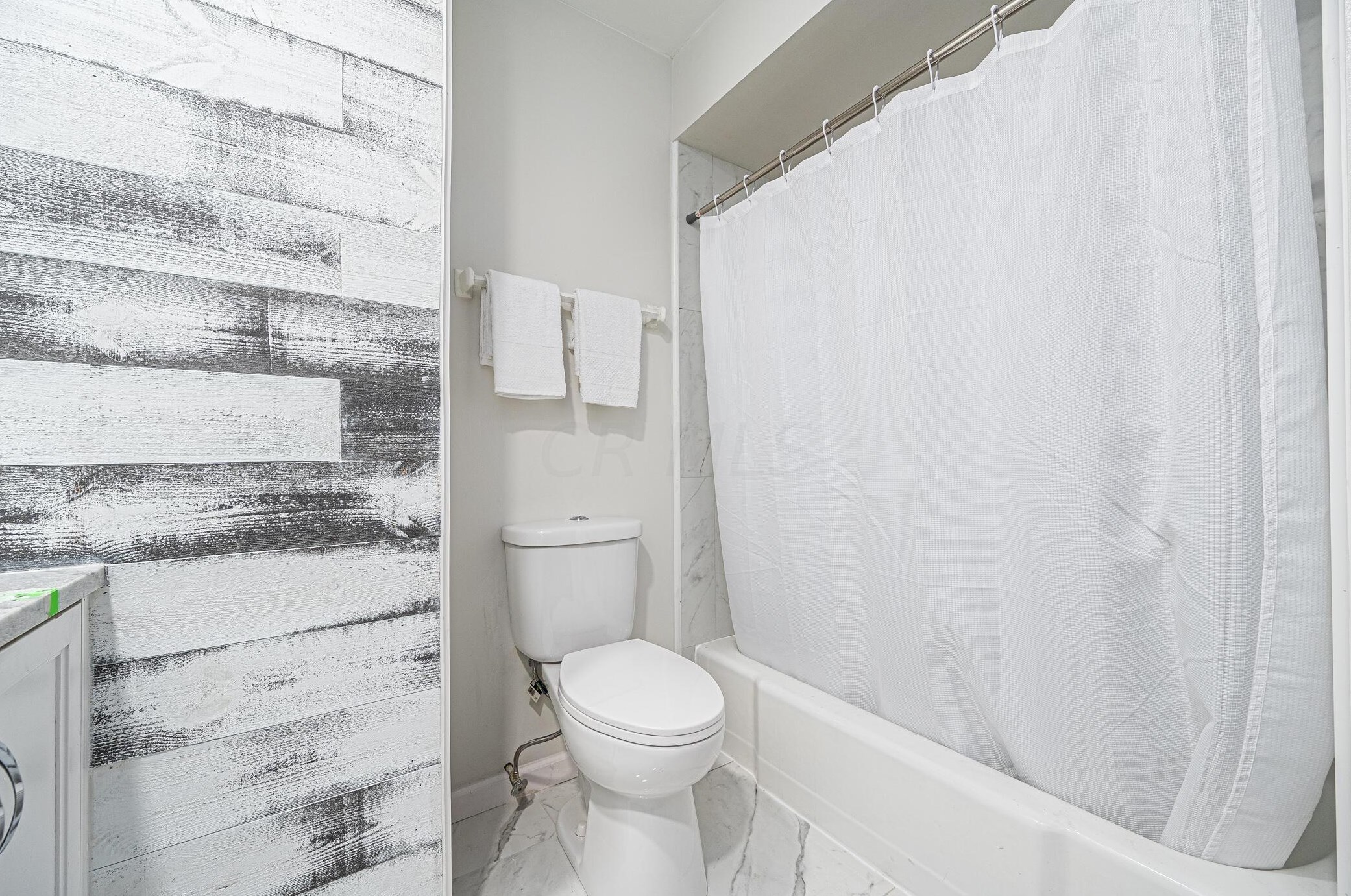 4824 Valley Forge Dr, Columbus OH  43229-6452 exterior