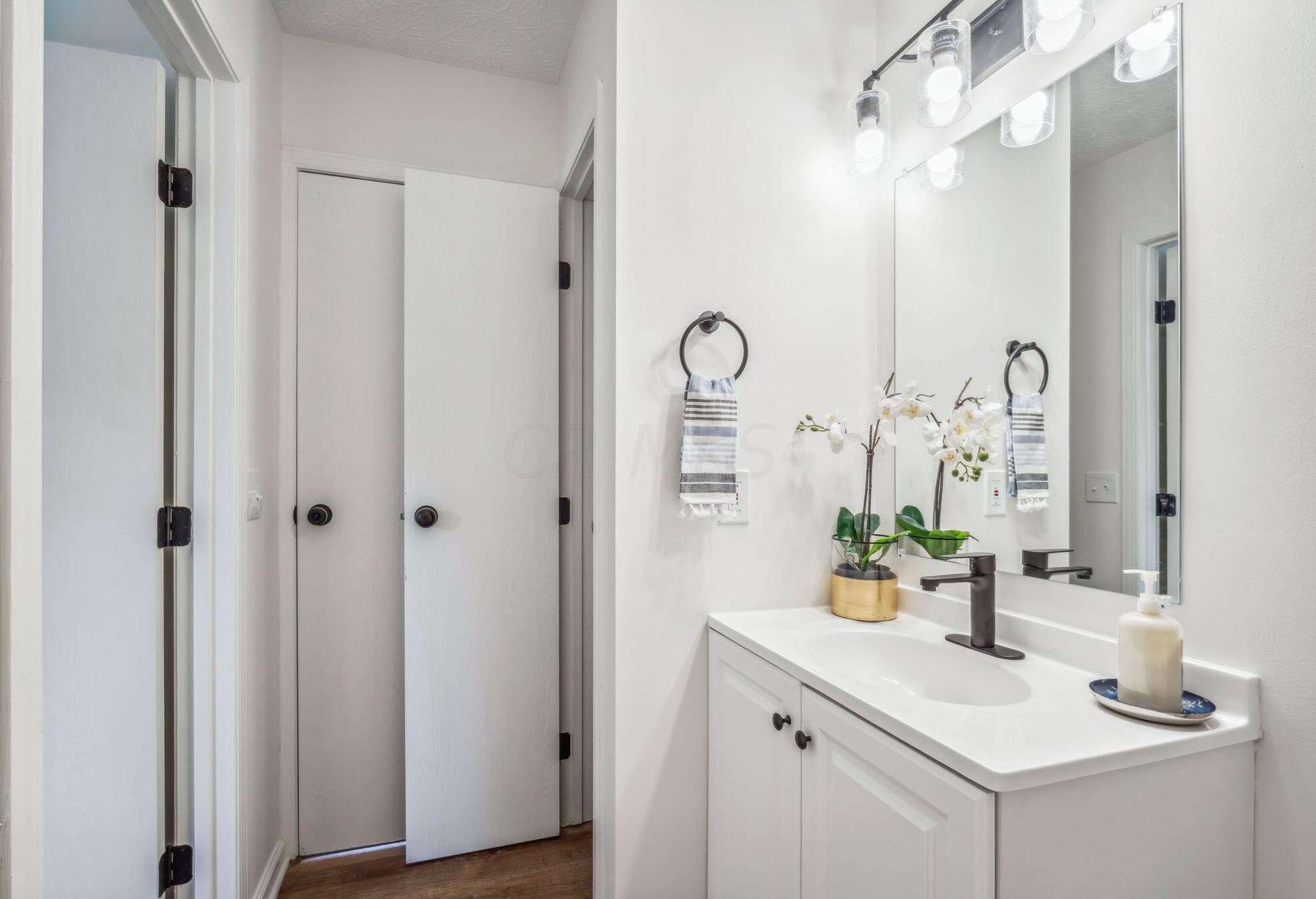 3784 Heatherglen Dr, Columbus OH 43221-5816 exterior