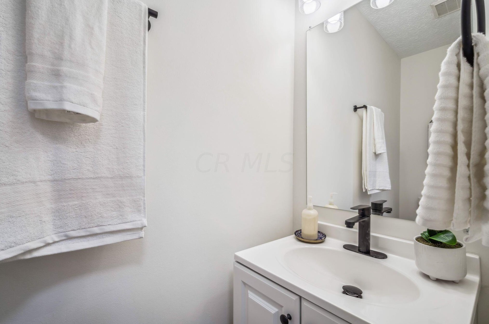 3784 Heatherglen Dr, Columbus OH 43221-5816 exterior