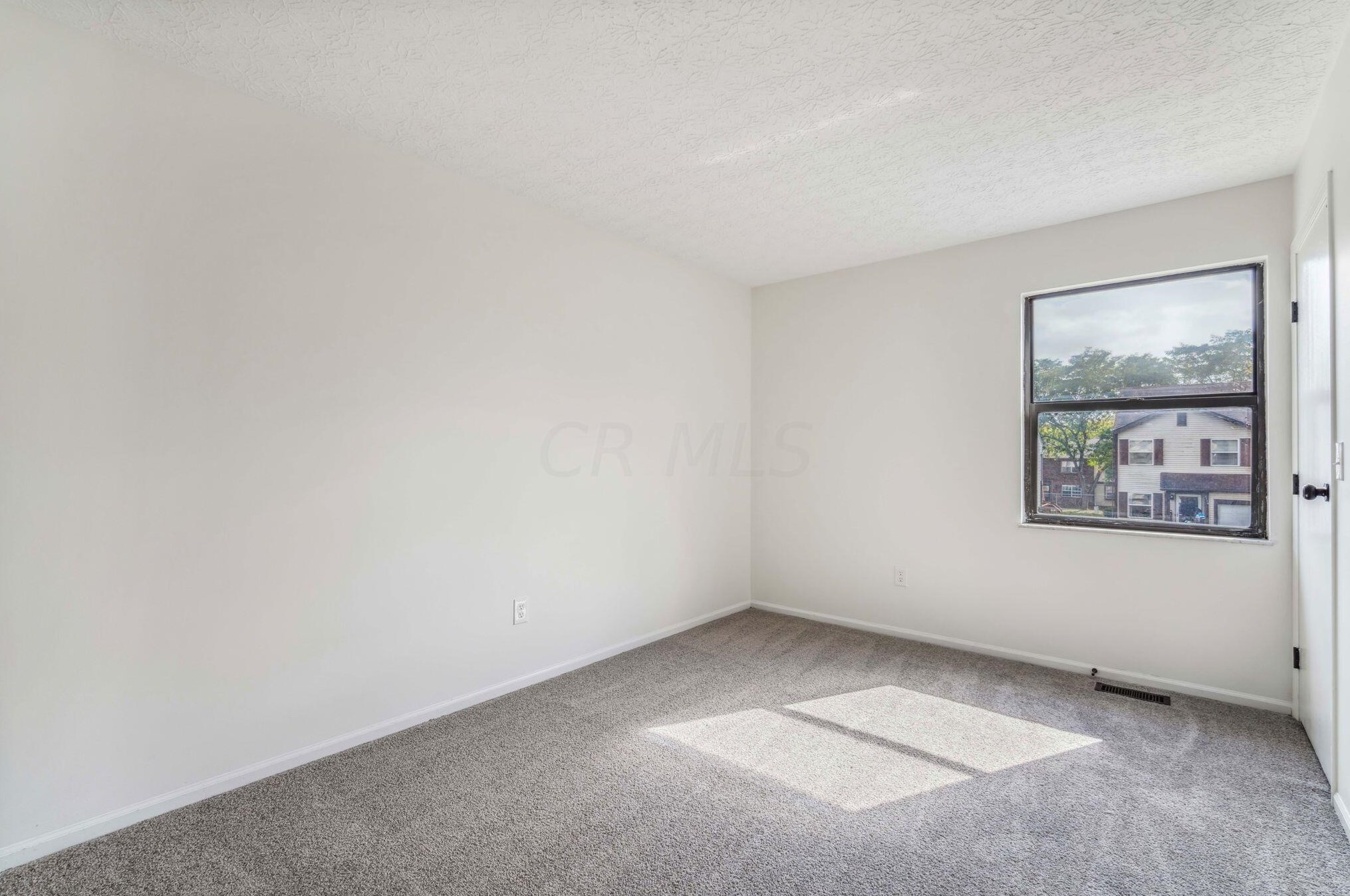 3784 Heatherglen Dr, Columbus OH 43221-5816 exterior