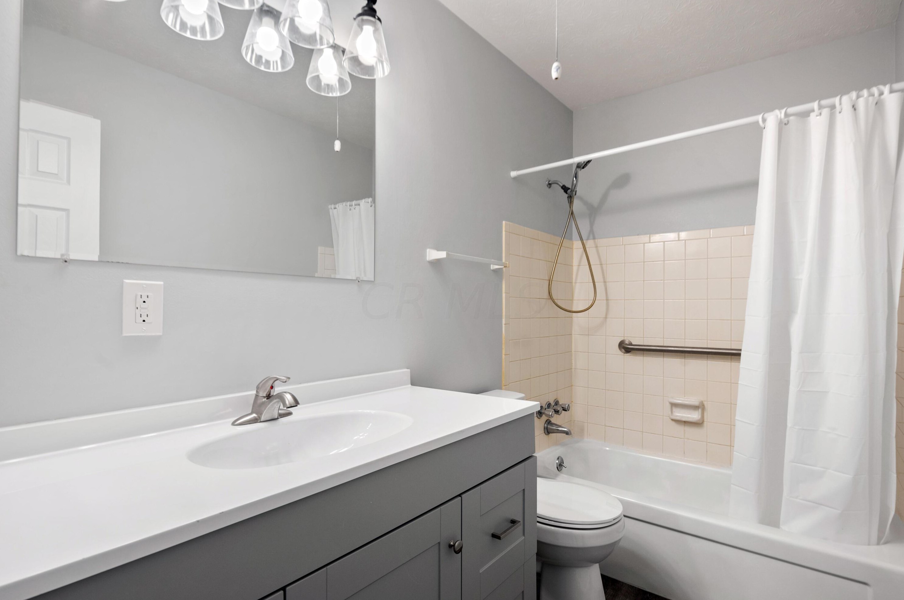 5012 Brewster Dr, Columbus OH  43232-6255 exterior