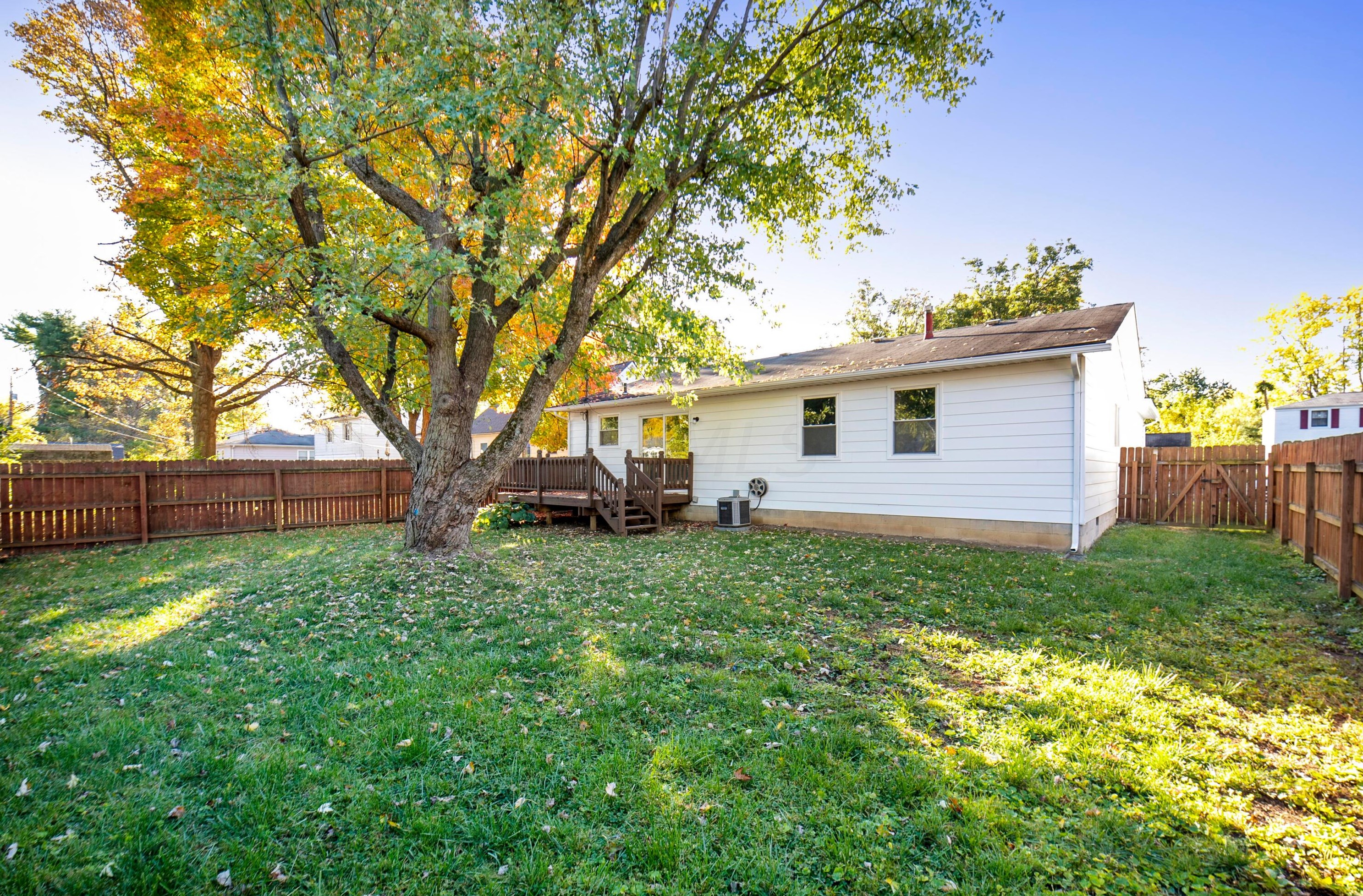 5012 Brewster Dr, Columbus OH  43232-6255 exterior