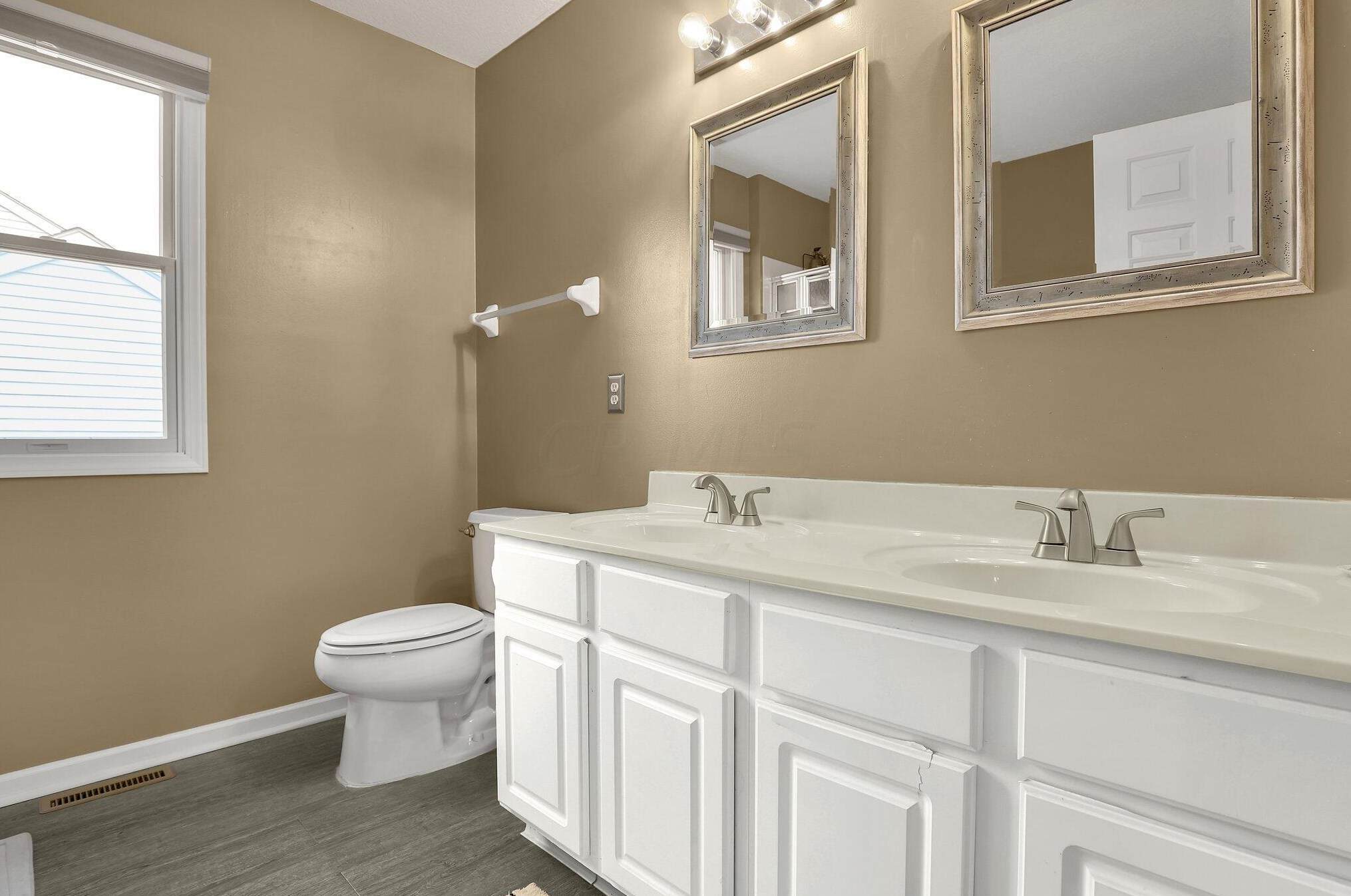 3202 Mccutcheon Crossing Dr, Columbus OH  43219-5025 exterior