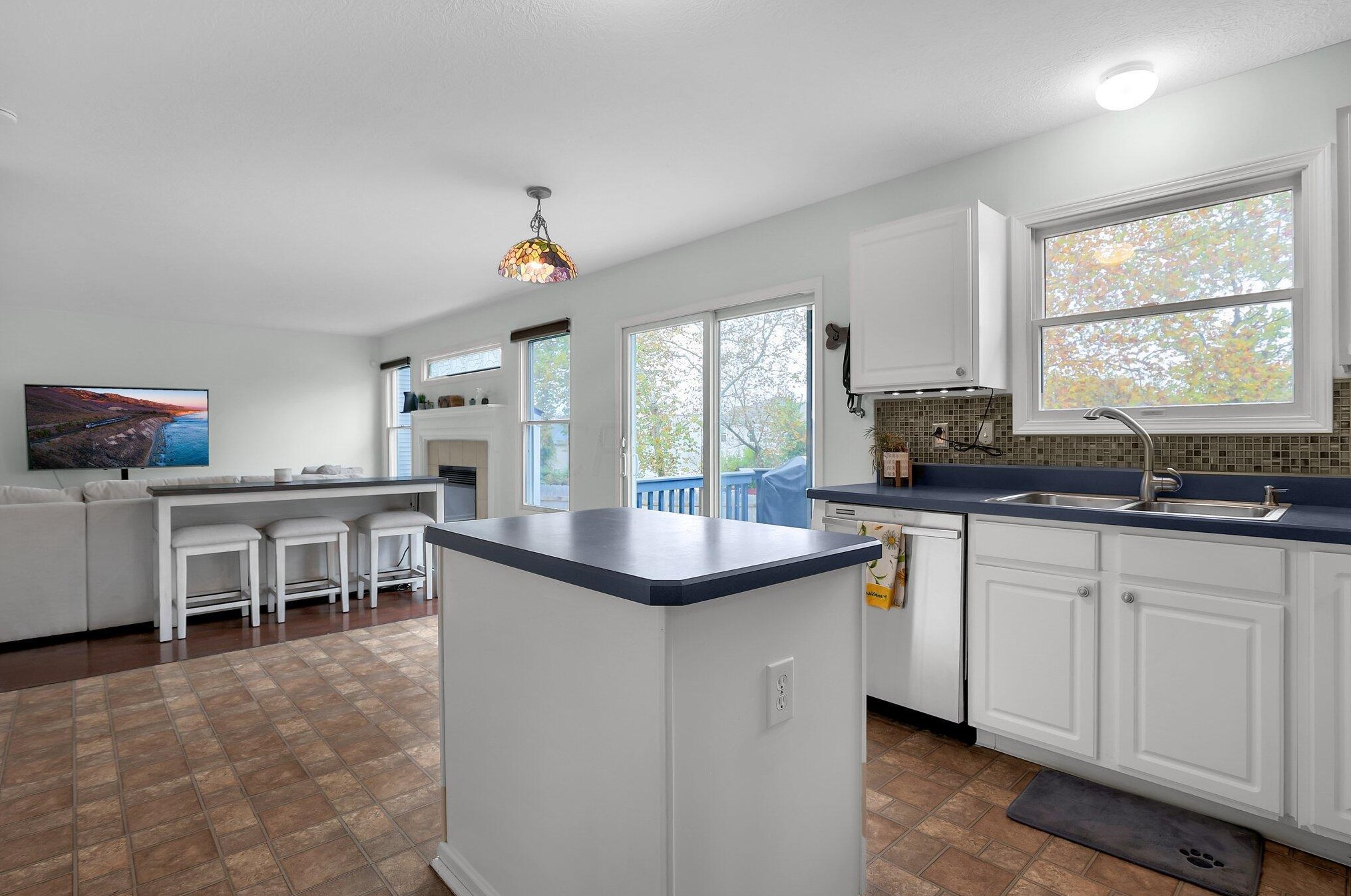 3202 Mccutcheon Crossing Dr, Columbus OH  43219-5025 exterior