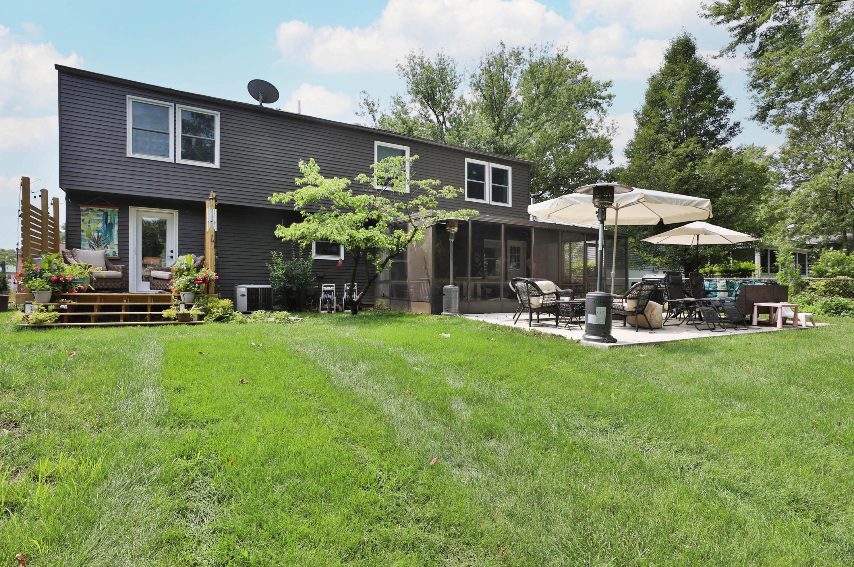 1678 Parkgate Rd, Columbus OH  43229-2004 exterior