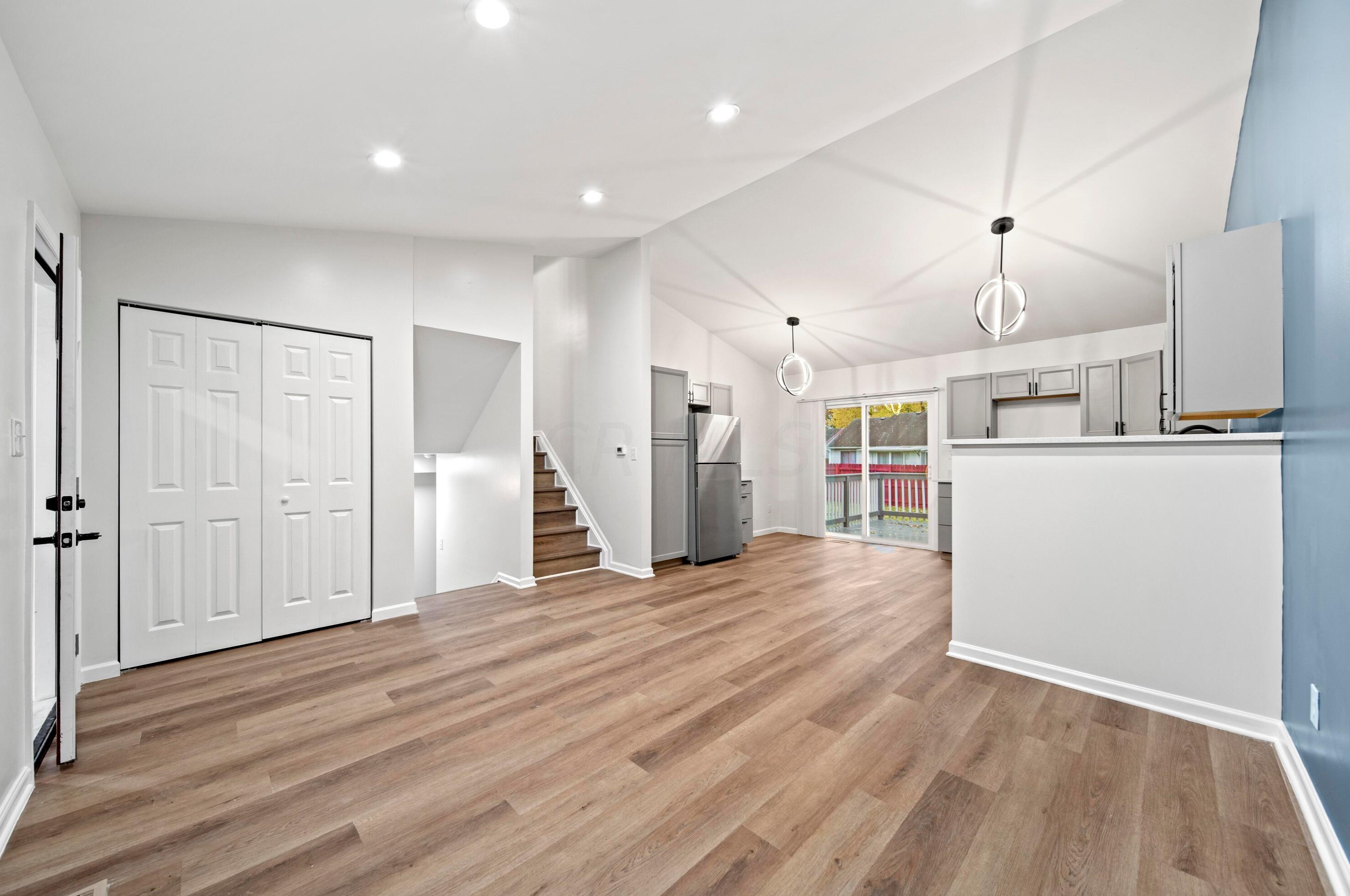 5361 Mendon Ct, Columbus OH  43232-5467 exterior