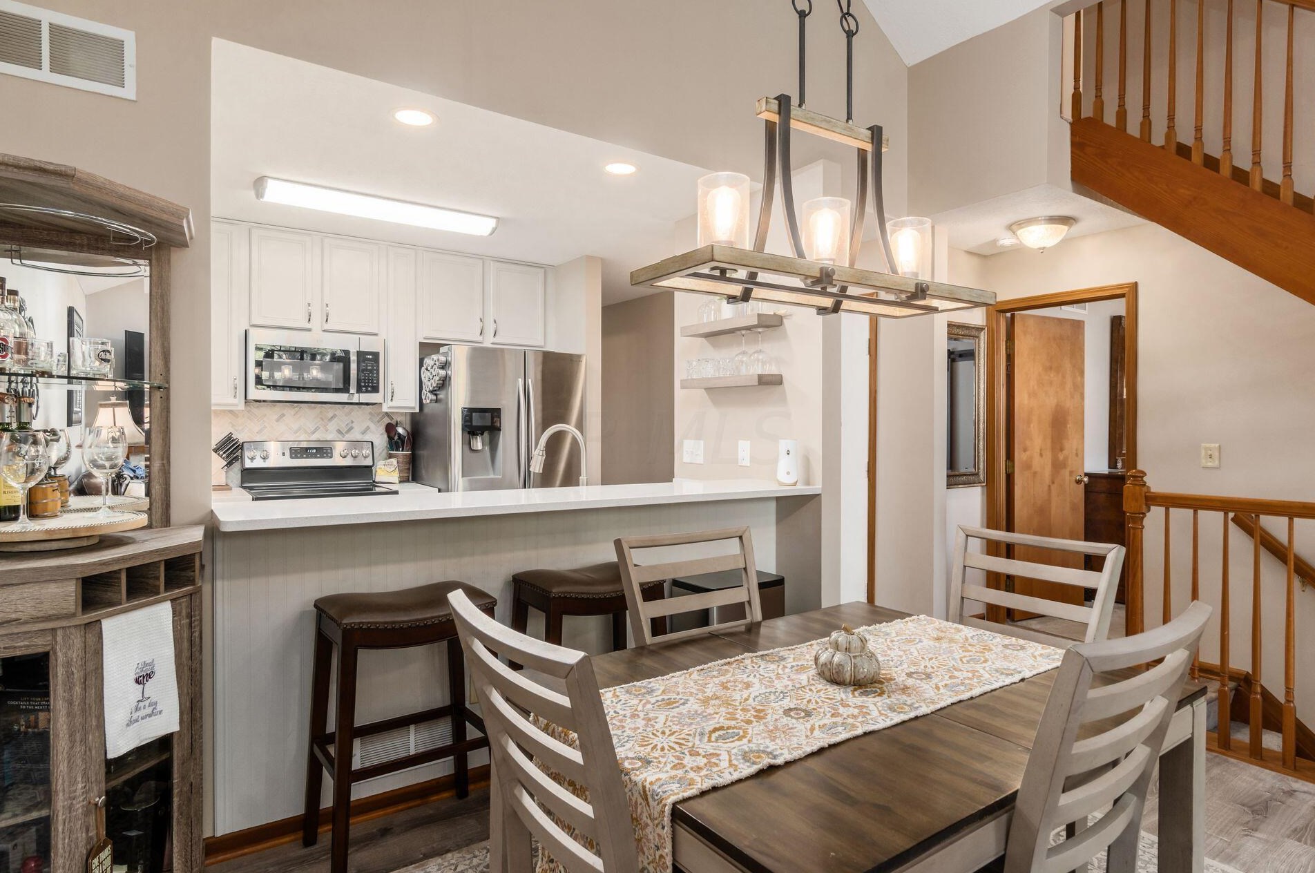 6984 Greensview Village Dr, Cnl Wnchstr OH  43110-8454 exterior