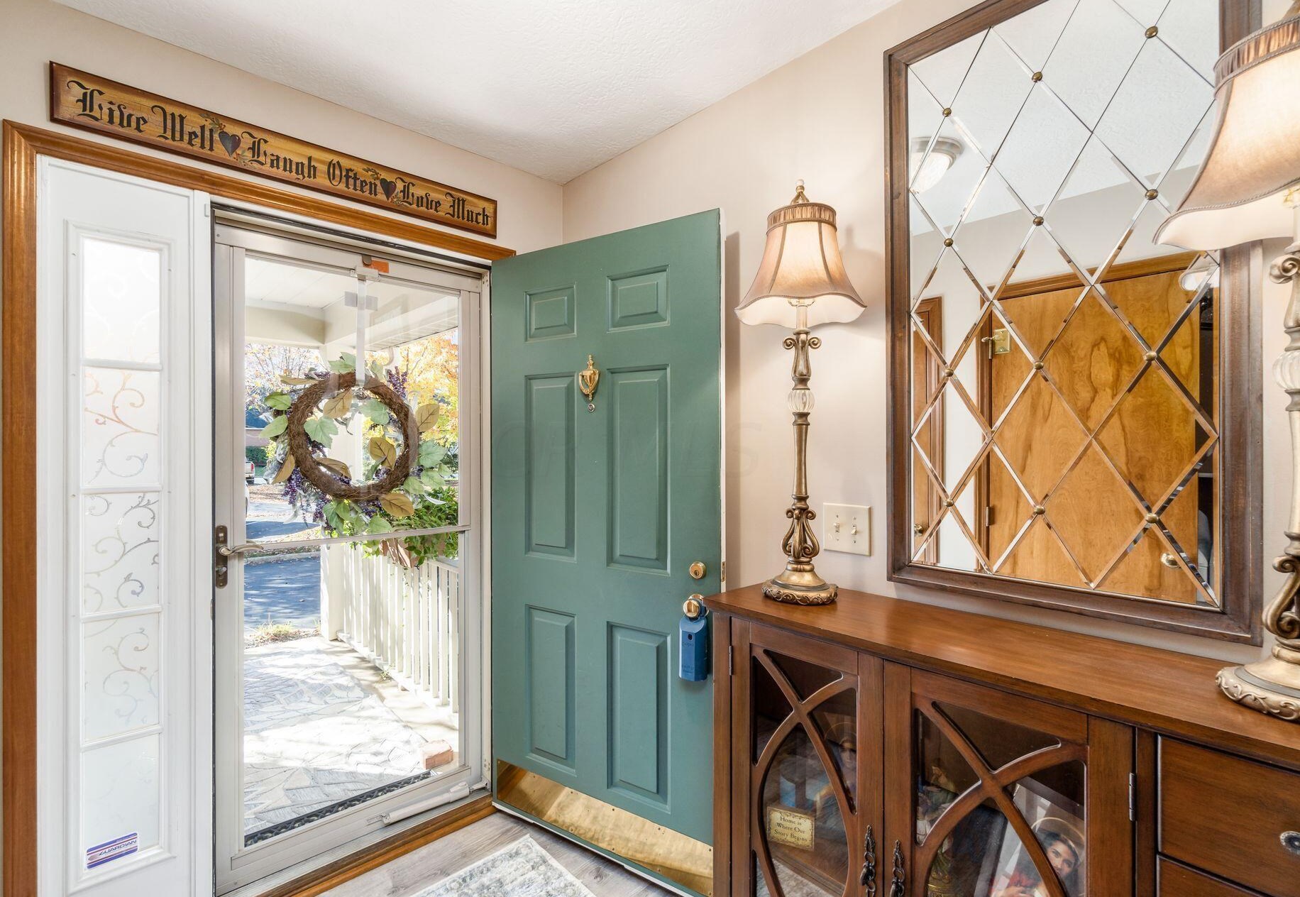 6984 Greensview Village Dr, Cnl Wnchstr OH  43110-8454 exterior
