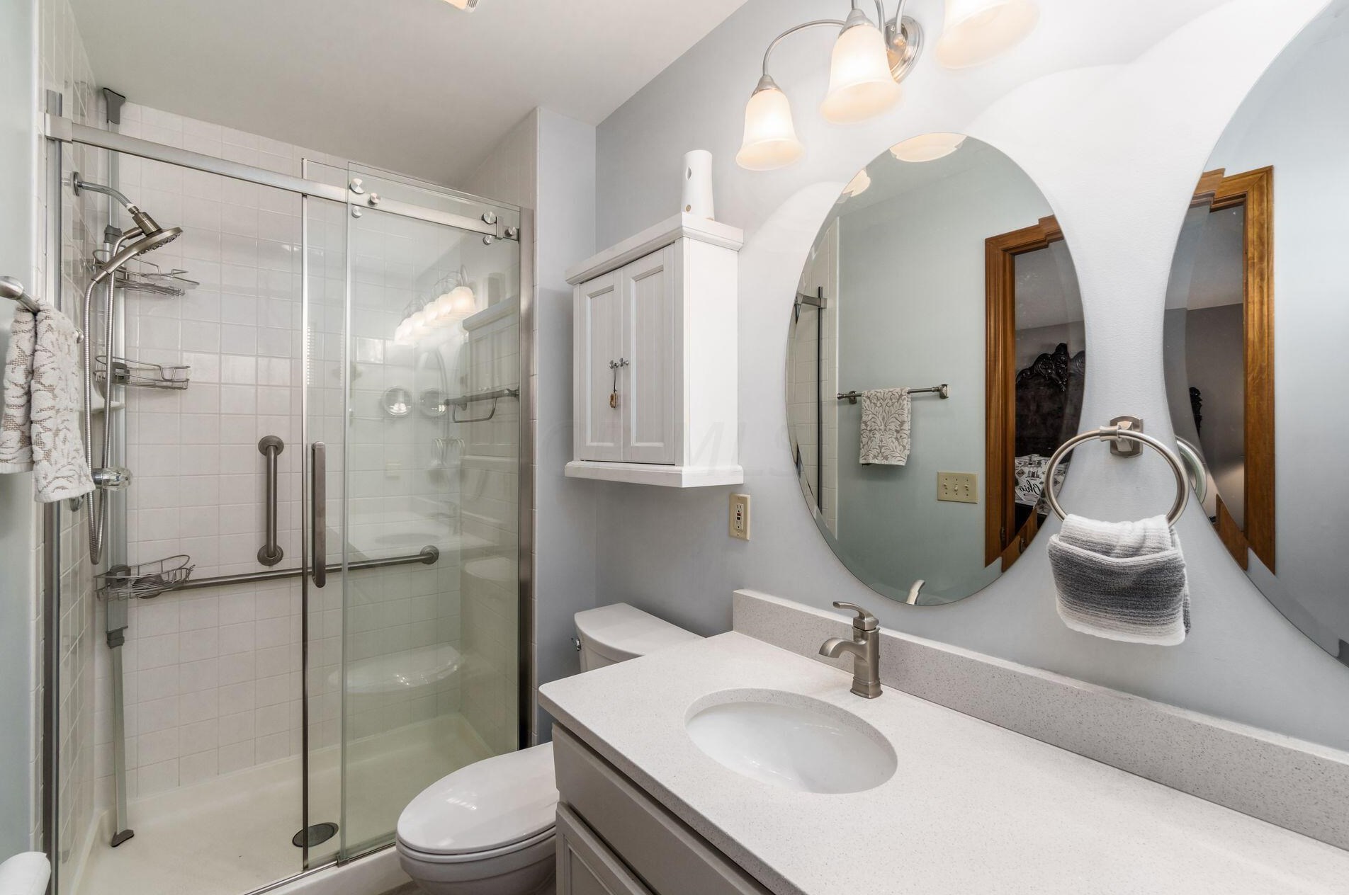 6984 Greensview Village Dr, Cnl Wnchstr OH  43110-8454 exterior