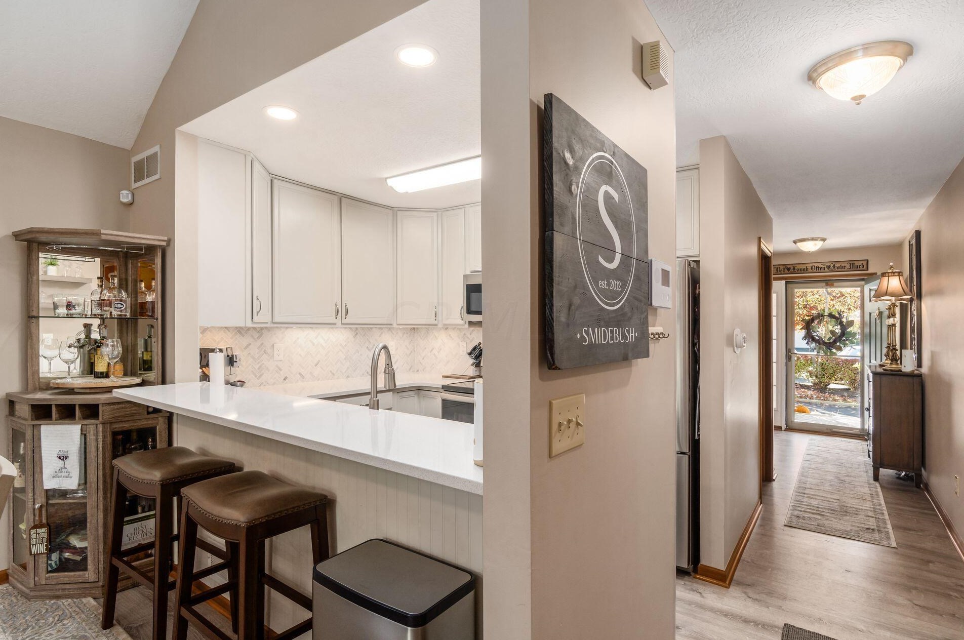 6984 Greensview Village Dr, Cnl Wnchstr OH  43110-8454 exterior