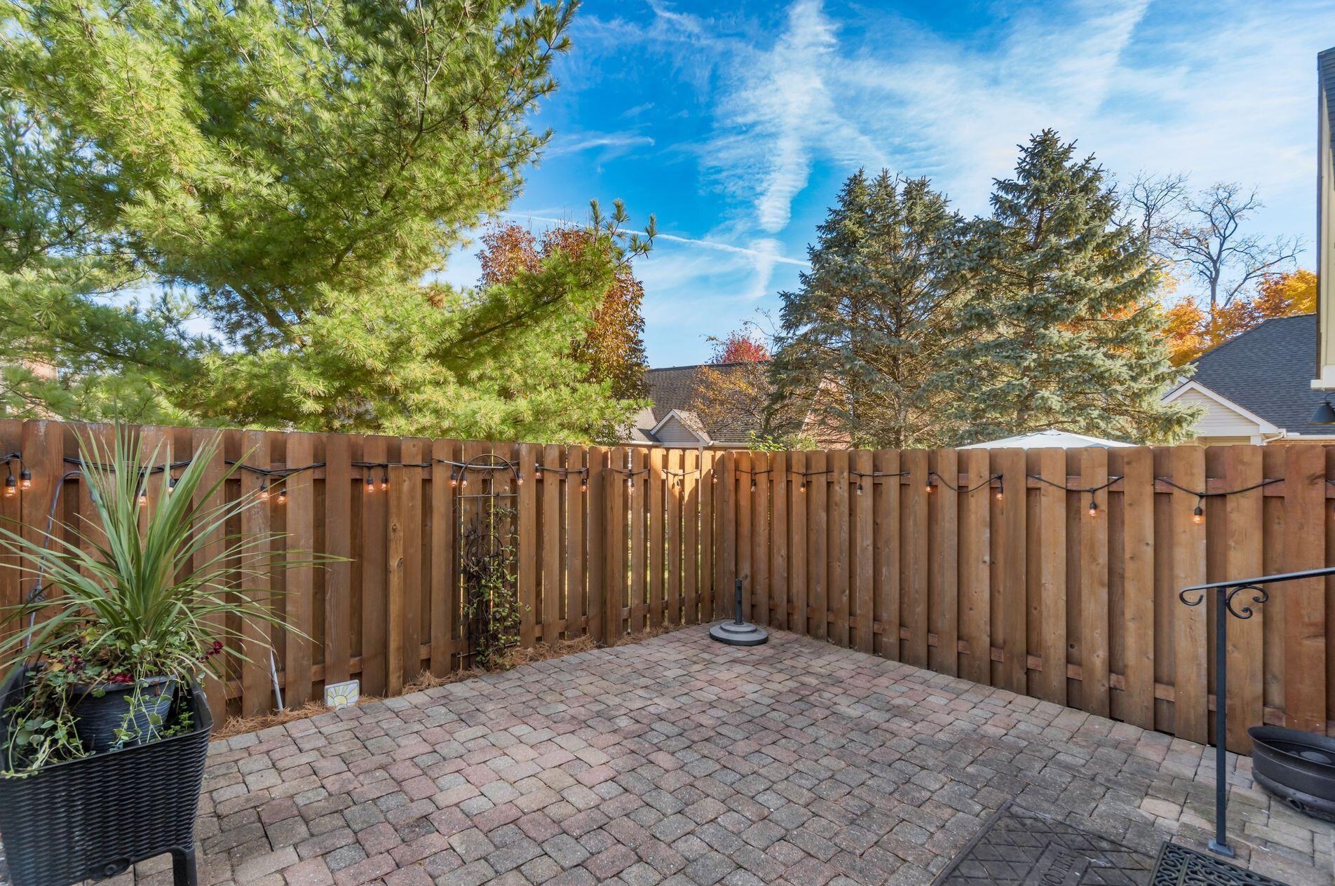 6984 Greensview Village Dr, Cnl Wnchstr OH  43110-8454 exterior
