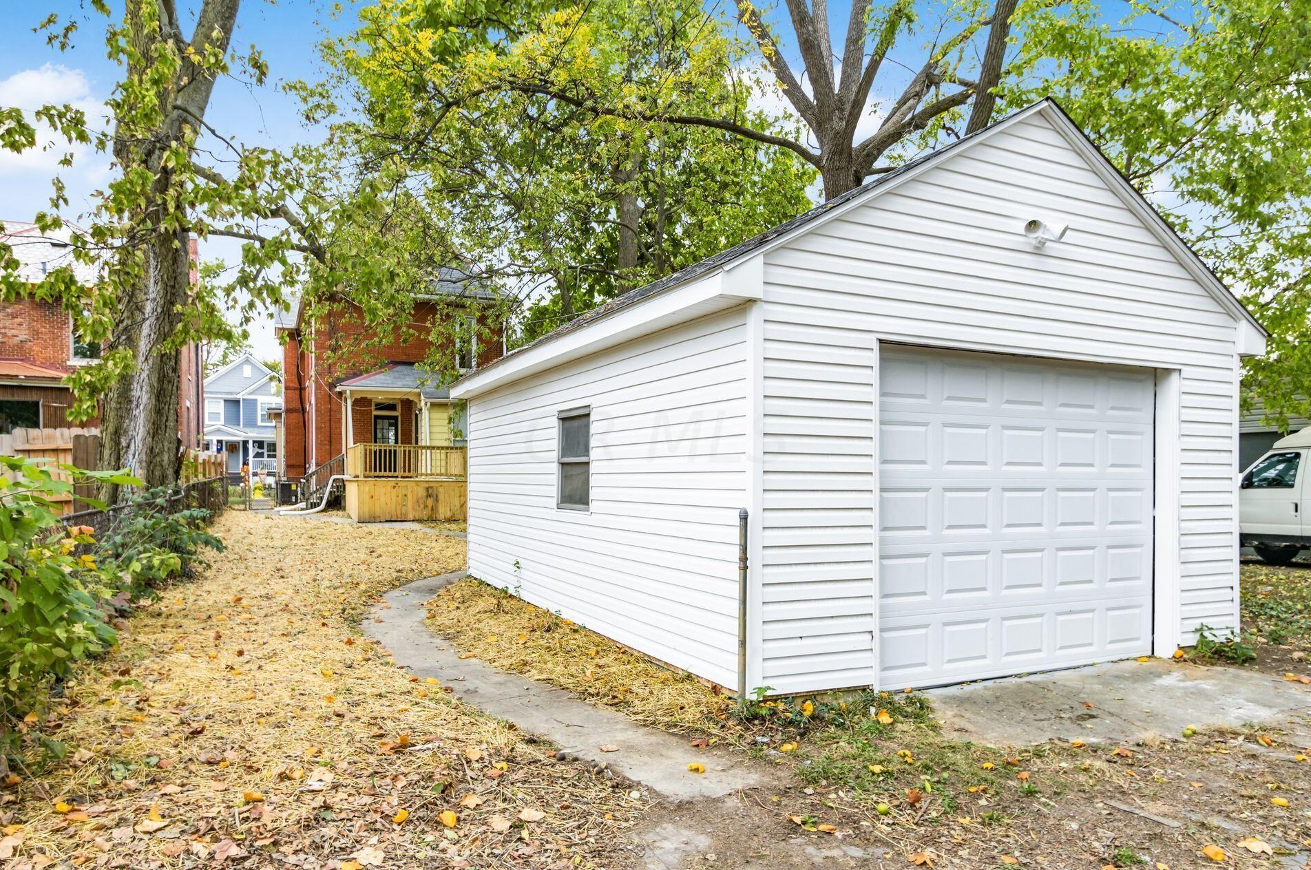 1571 Franklin Ave, Columbus OH 43085-3187 exterior