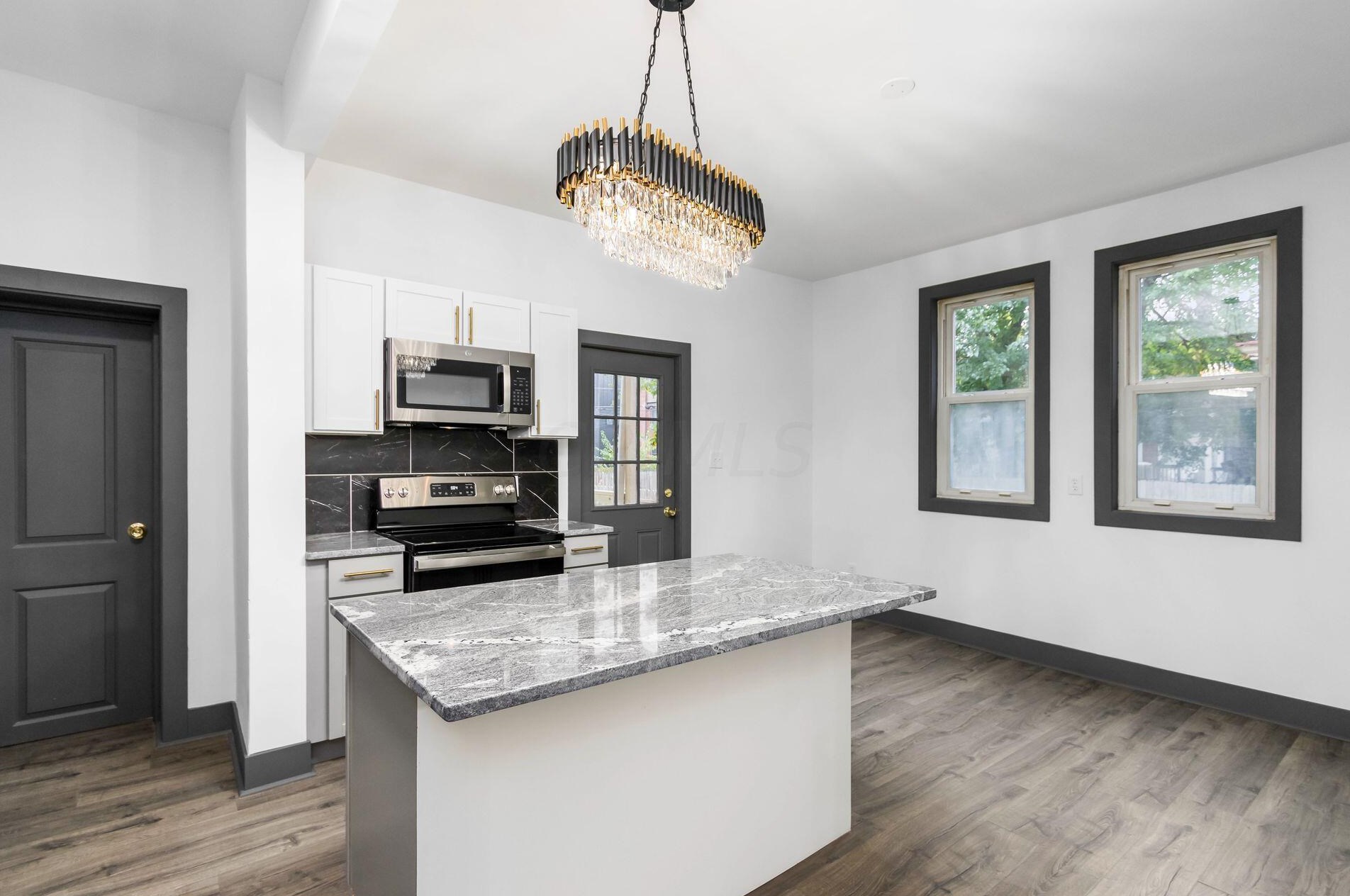 1571 Franklin Ave, Columbus OH 43085-3187 exterior