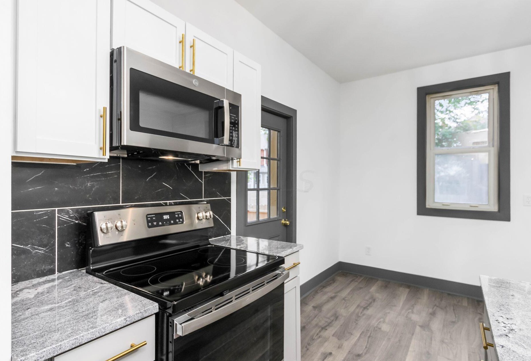 1571 Franklin Ave, Columbus OH 43085-3187 exterior