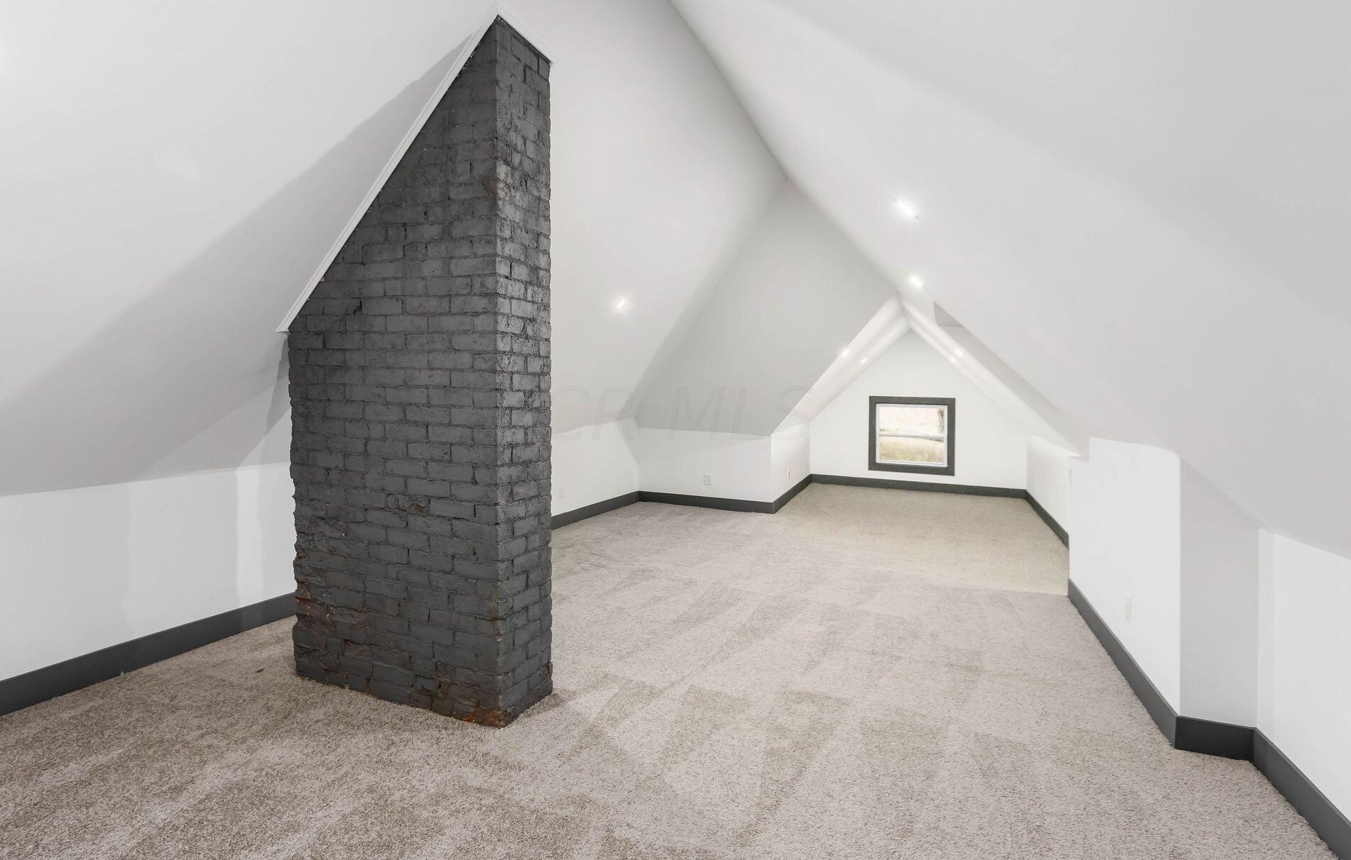 1571 Franklin Ave, Columbus OH 43085-3187 exterior