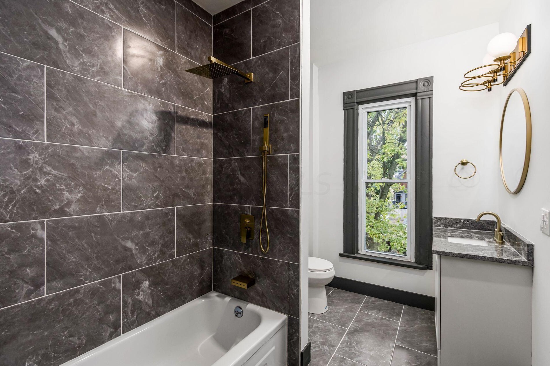 1571 Franklin Ave, Columbus OH 43085-3187 exterior