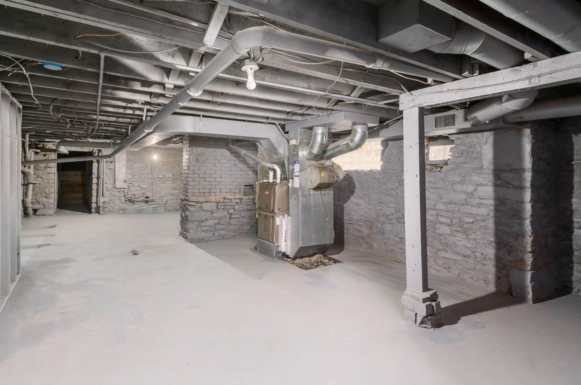 1571 Franklin Ave, Columbus OH 43085-3187 exterior