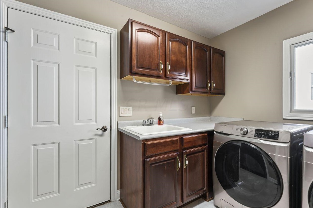 890 Augusta Glen Dr, Columbus OH  43235-5014 exterior