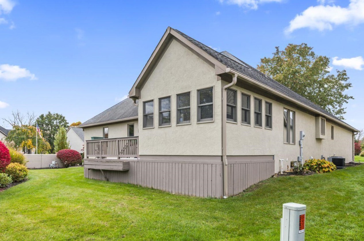 890 Augusta Glen Dr, Columbus OH  43235-5014 exterior