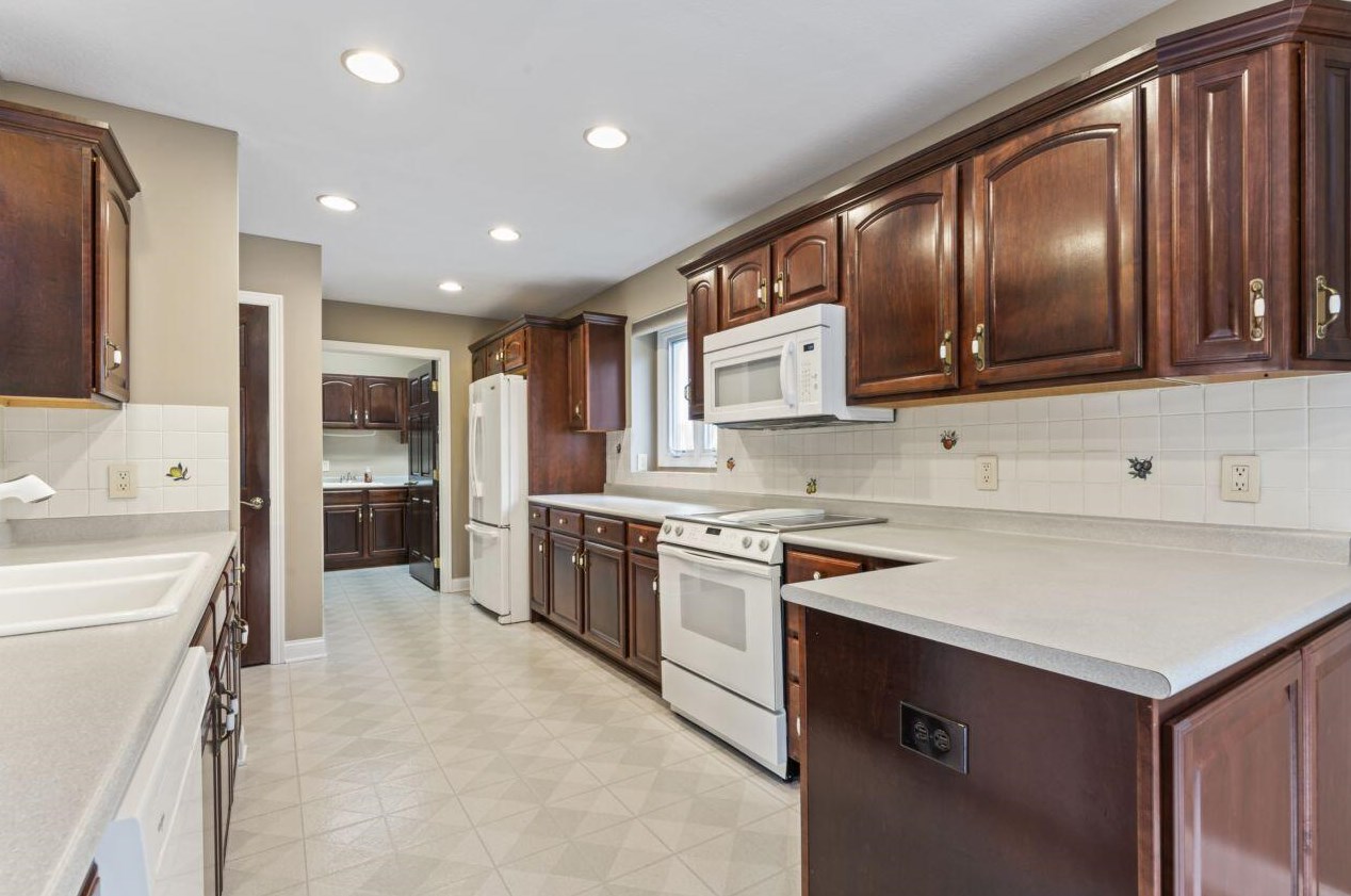 890 Augusta Glen Dr, Columbus OH  43235-5014 exterior