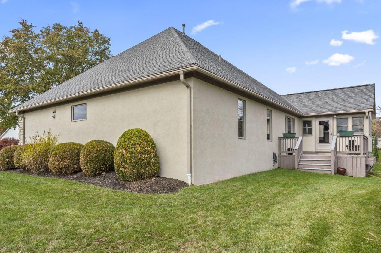 890 Augusta Glen Dr, Columbus OH  43235-5014 exterior