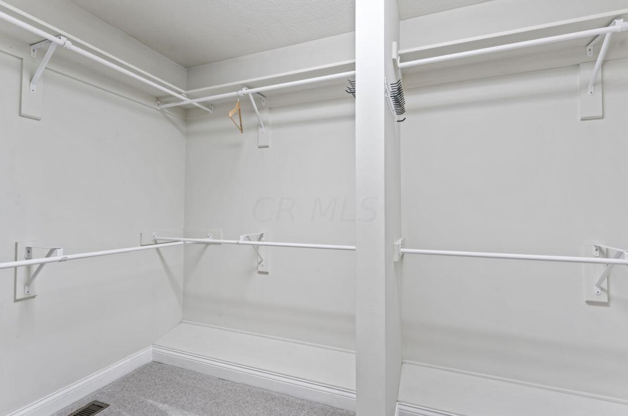 890 Augusta Glen Dr, Columbus OH  43235-5014 exterior