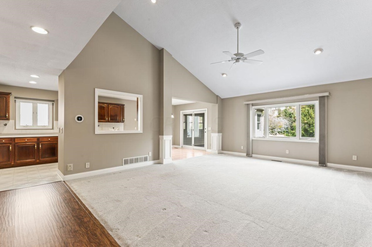 890 Augusta Glen Dr, Columbus OH  43235-5014 exterior