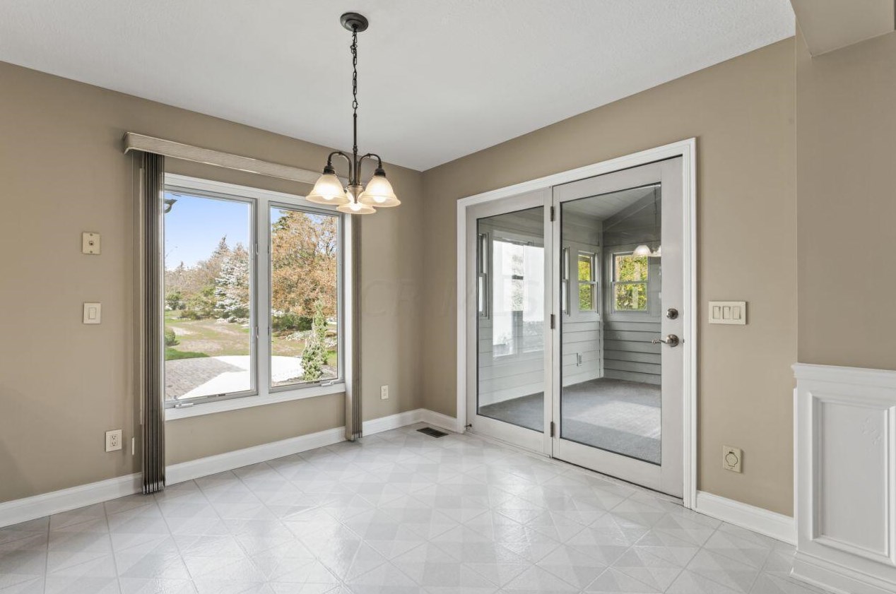 890 Augusta Glen Dr, Columbus OH  43235-5014 exterior