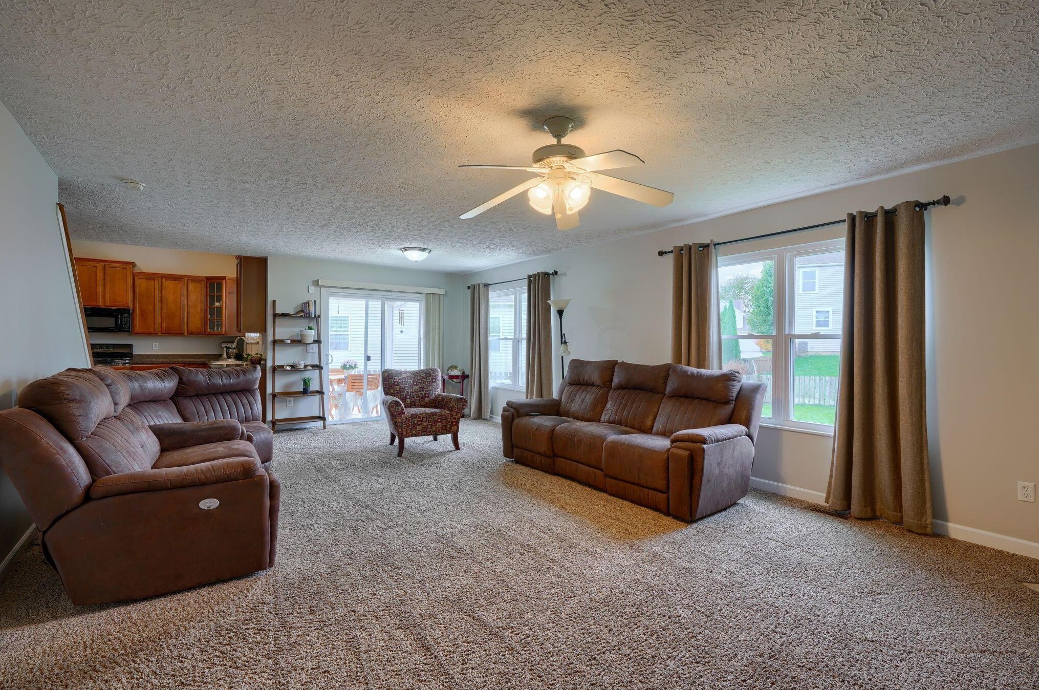 693 Brighton St, Pickerington OH  43147-8009 exterior