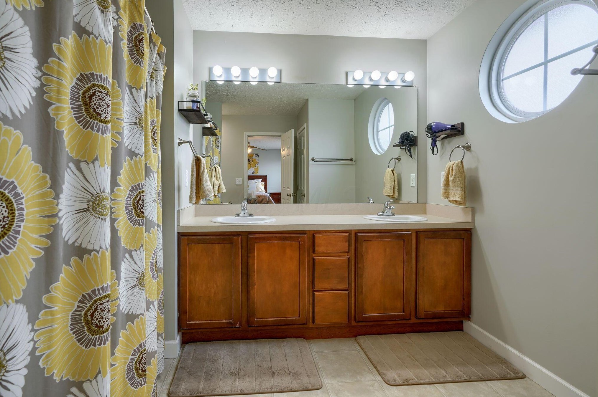 693 Brighton St, Pickerington OH  43147-8009 exterior