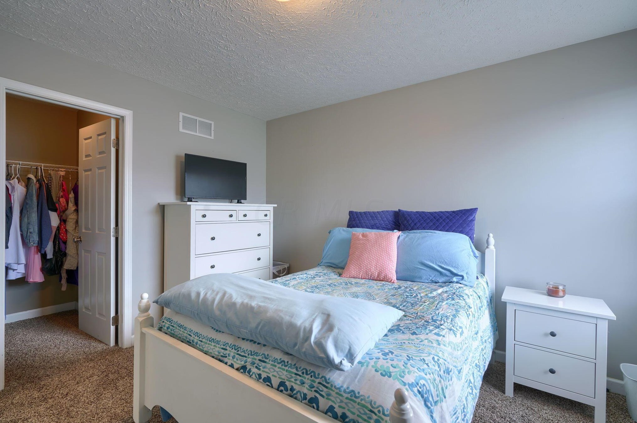 693 Brighton St, Pickerington OH  43147-8009 exterior