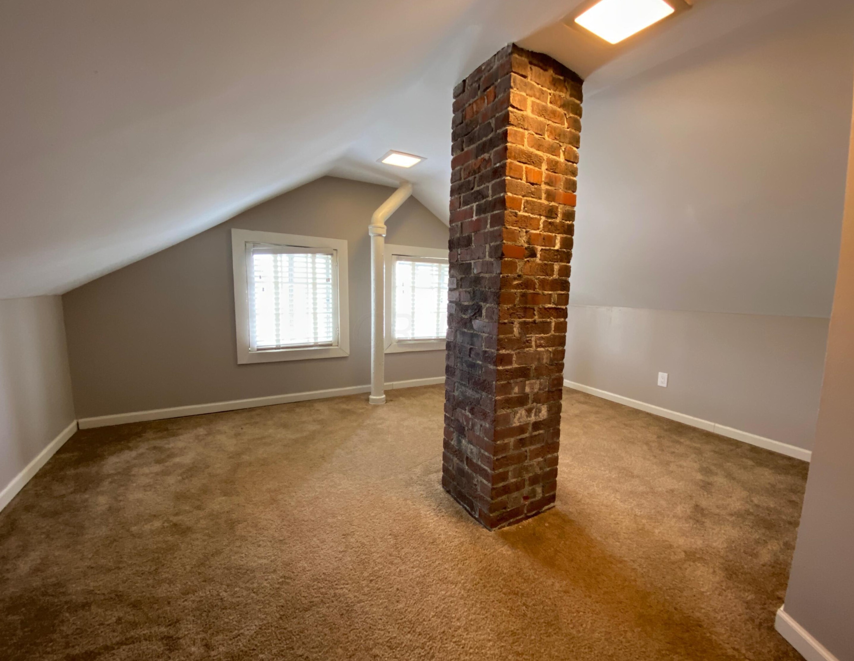 486 Vermont Pl, Columbus OH 43201-3130 exterior