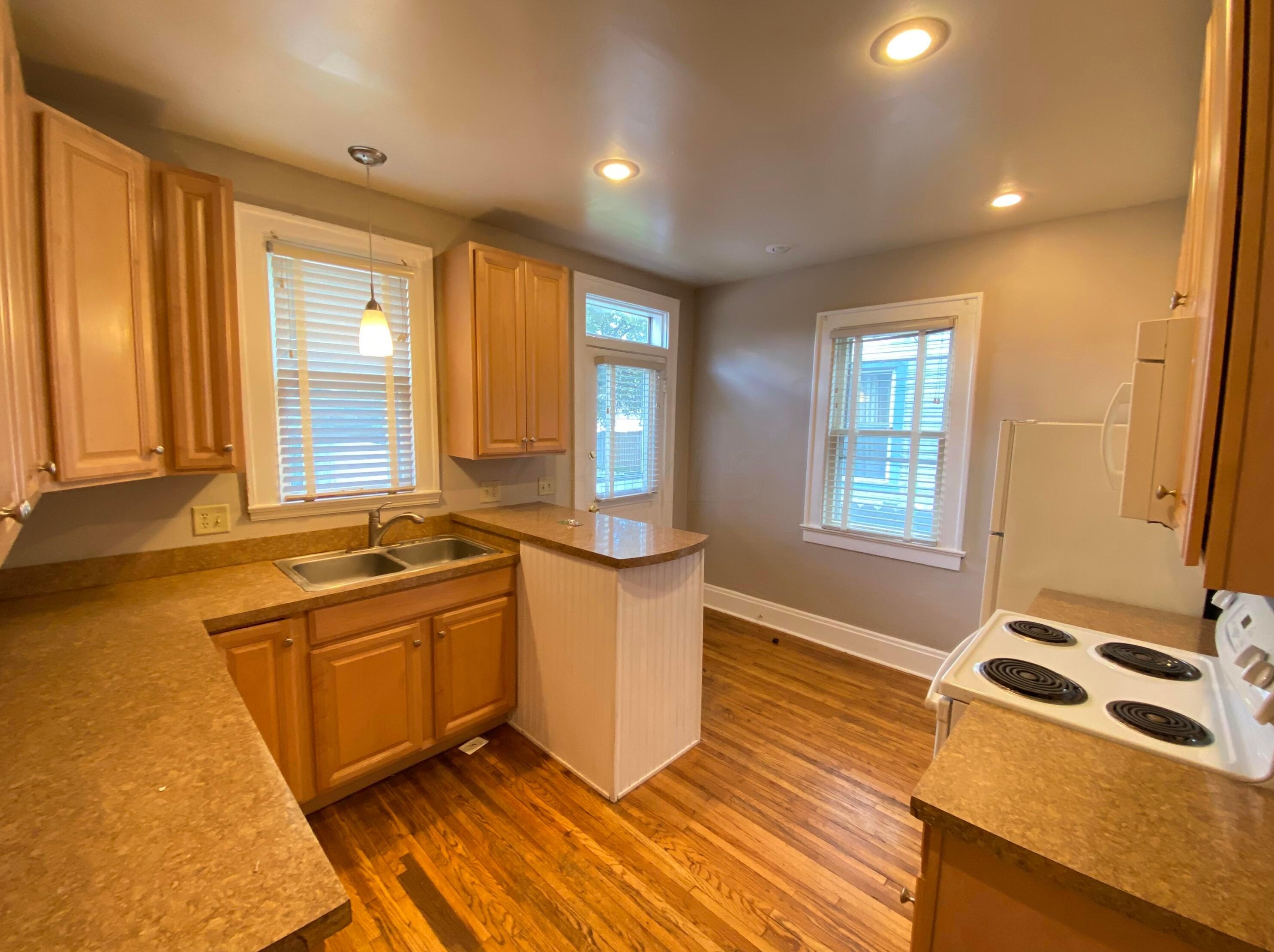 486 Vermont Pl, Columbus OH 43201-3130 exterior