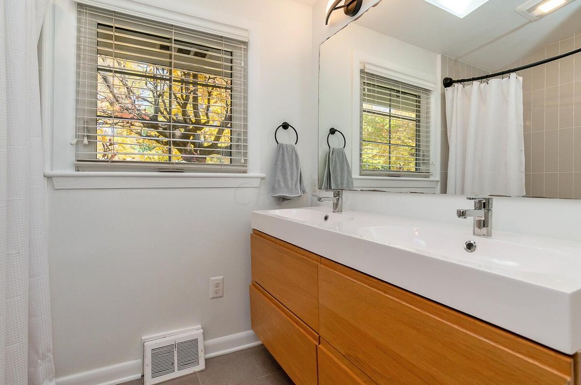 2845 Maryland Ave, Columbus OH  43209-1155 exterior