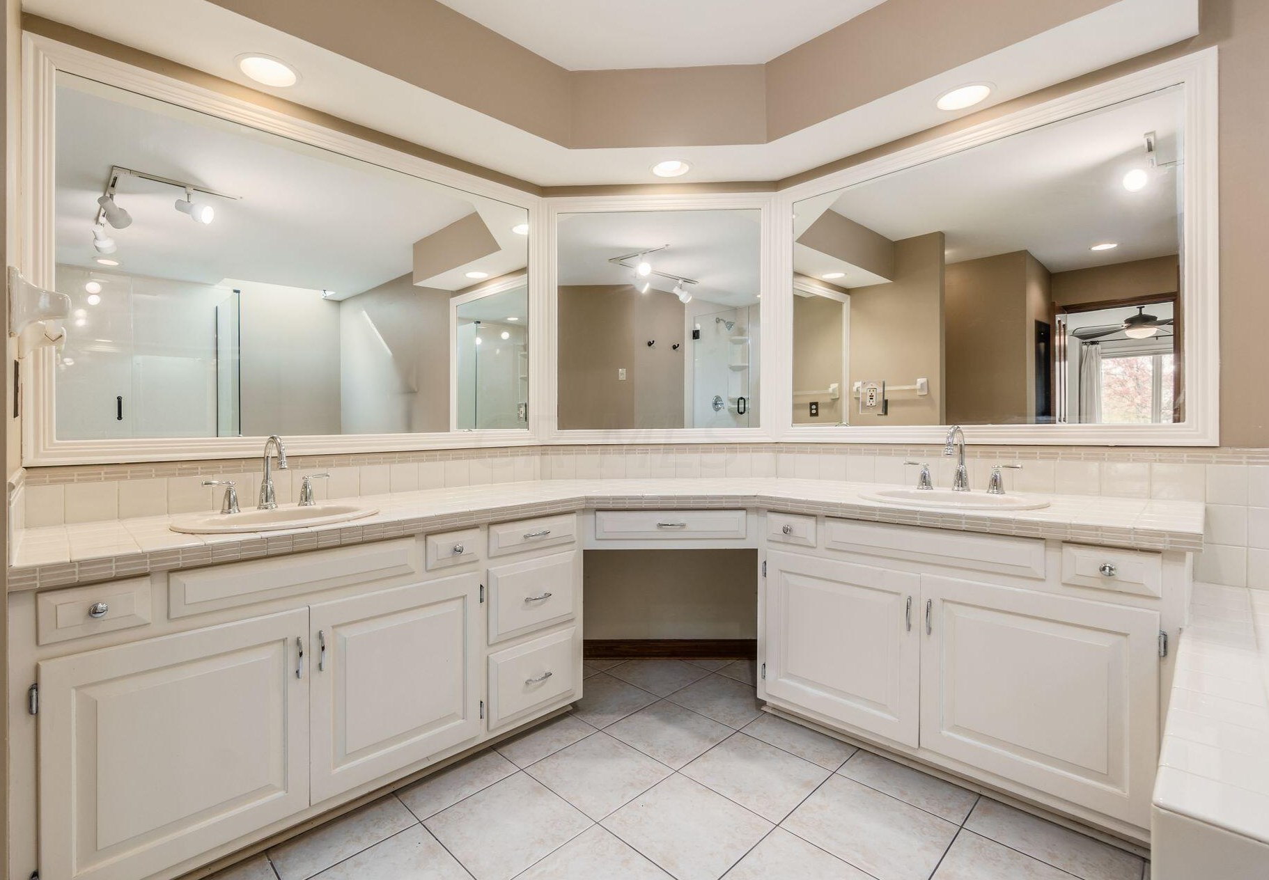 6168 Abbotsford Dr, Dublin OH  43017-8674 exterior