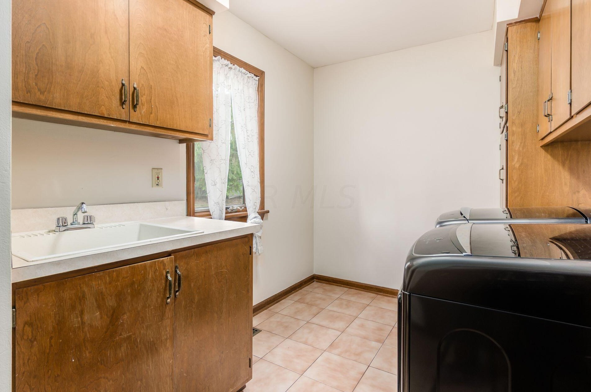 6168 Abbotsford Dr, Dublin OH  43017-8674 exterior