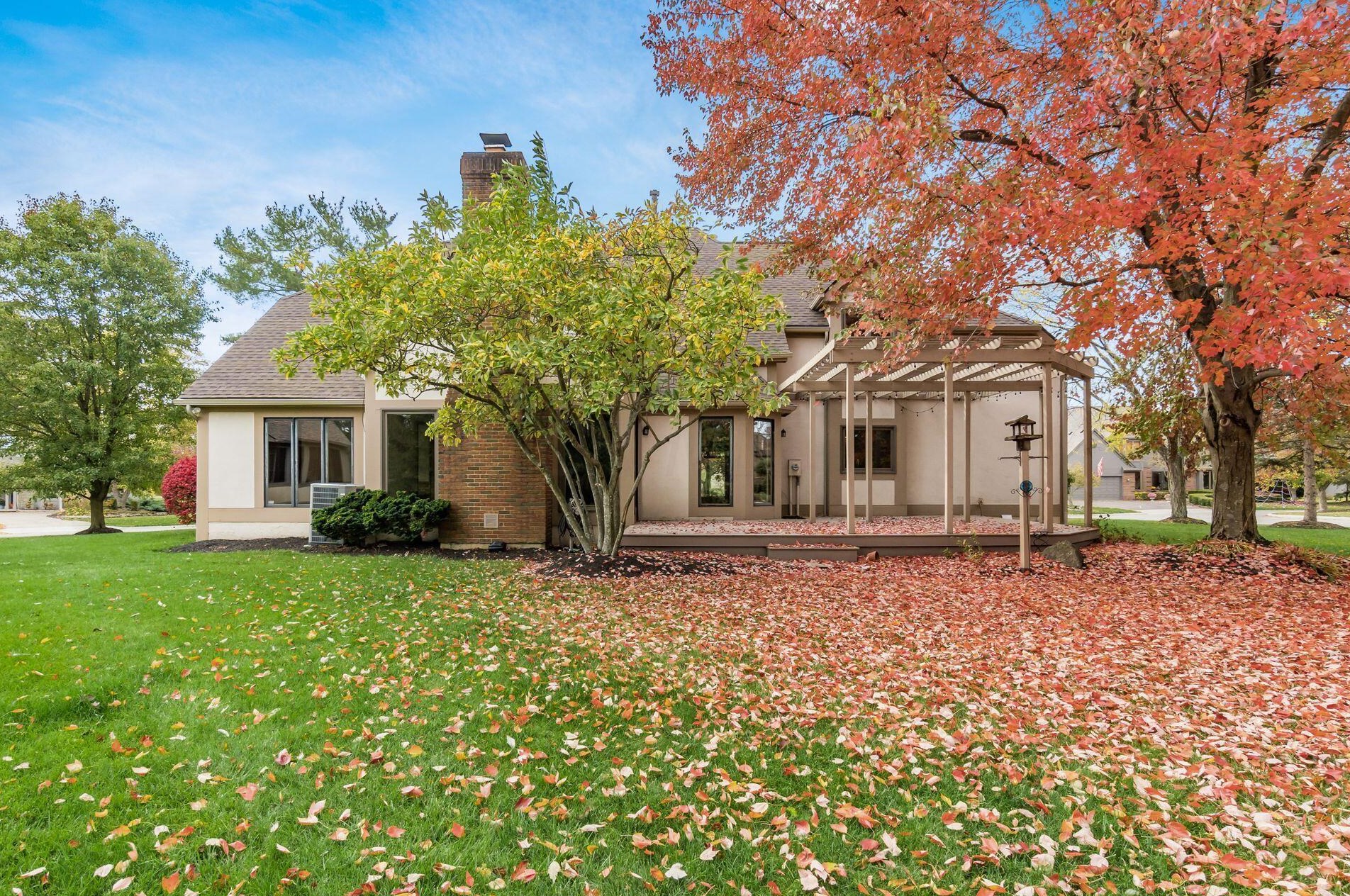 6168 Abbotsford Dr, Dublin OH  43017-8674 exterior