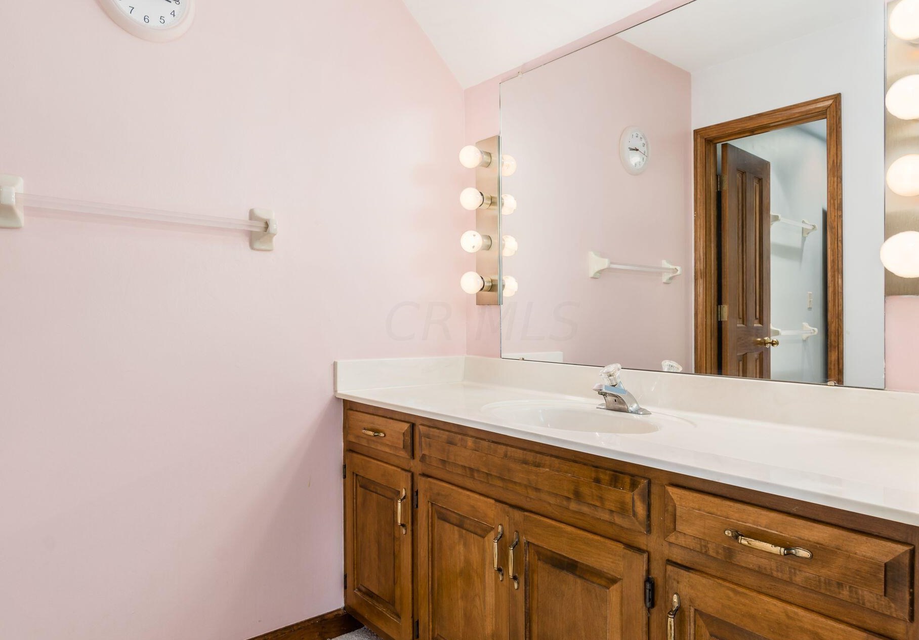 6168 Abbotsford Dr, Dublin OH  43017-8674 exterior